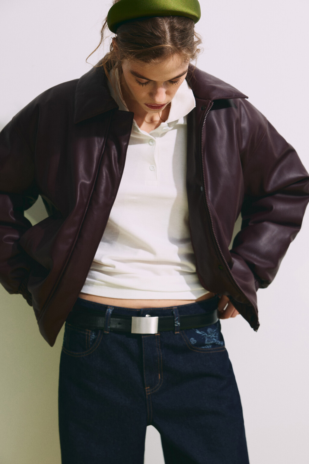 Куртка-бомбер с кожаной фактурой без капюшона - цвет бордовый - 1