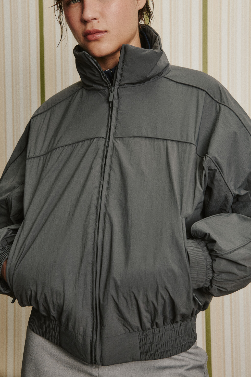 Куртка укороченная с воротником-стойкой - цвет серый - 6