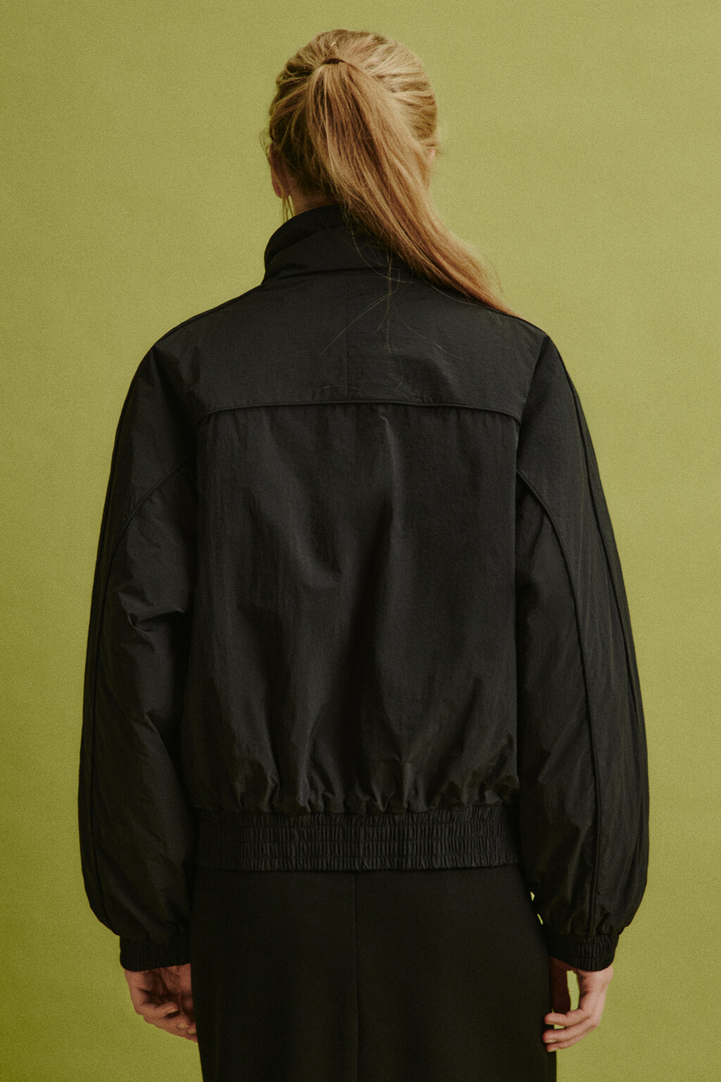 Куртка укороченная с воротником-стойкой - цвет черный - 4