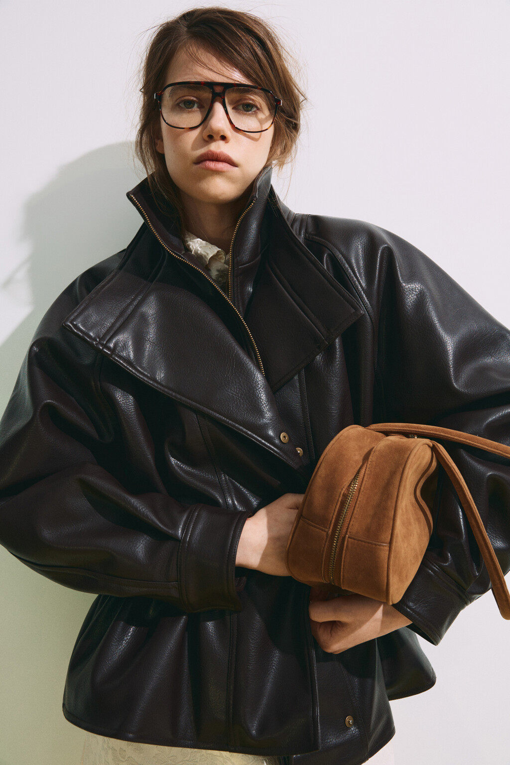 Куртка с кожаной фактурой на кулиске без капюшона - цвет коричневый - 1