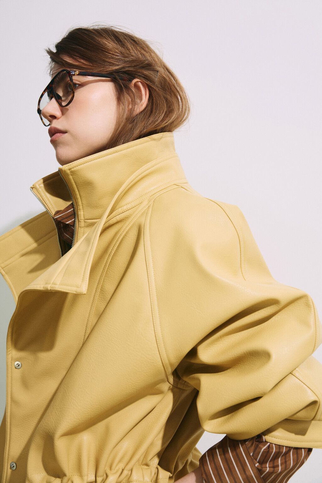 Куртка с кожаной фактурой на кулиске без капюшона - цвет желтый - 7