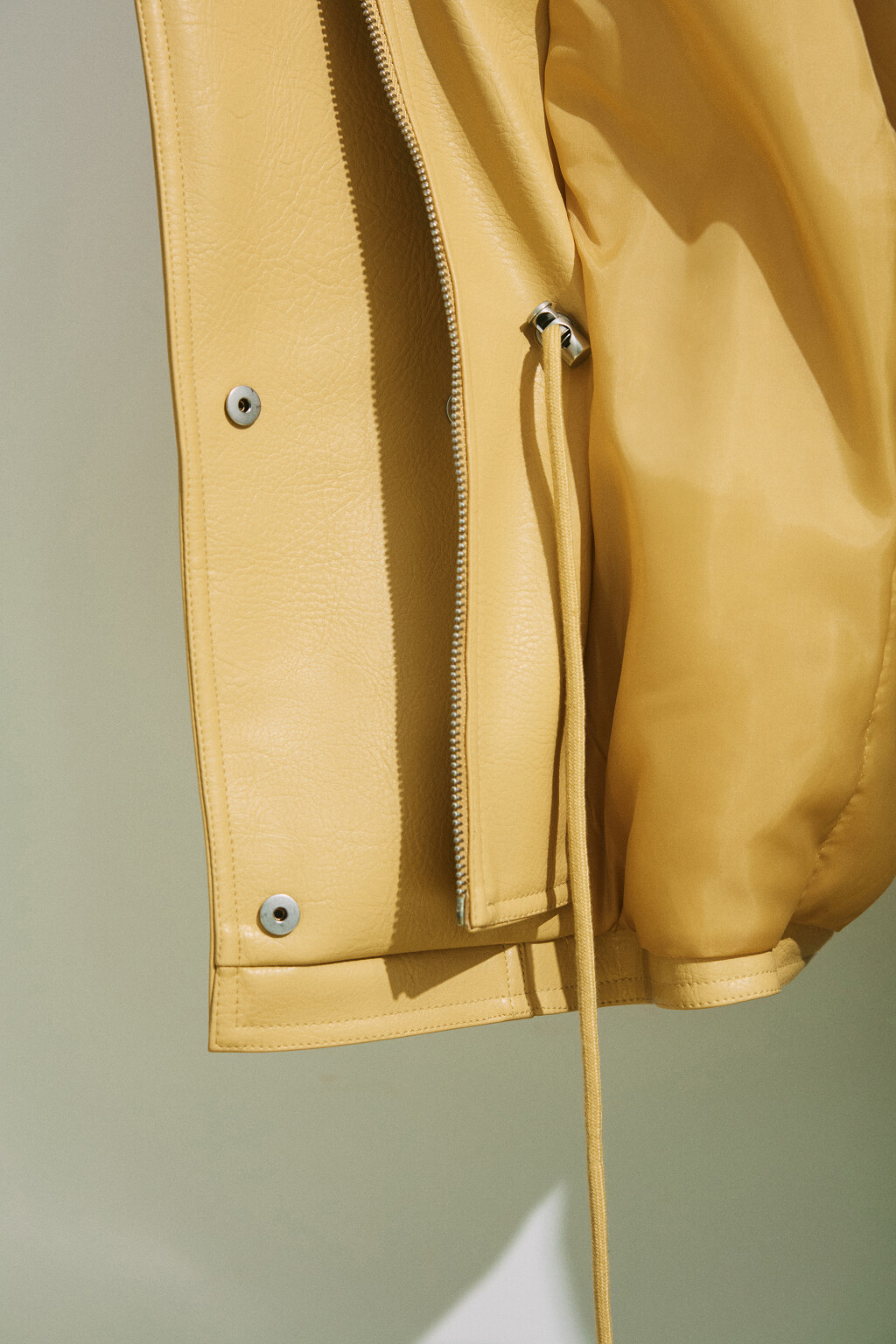 Куртка с кожаной фактурой на кулиске без капюшона - цвет желтый - 9