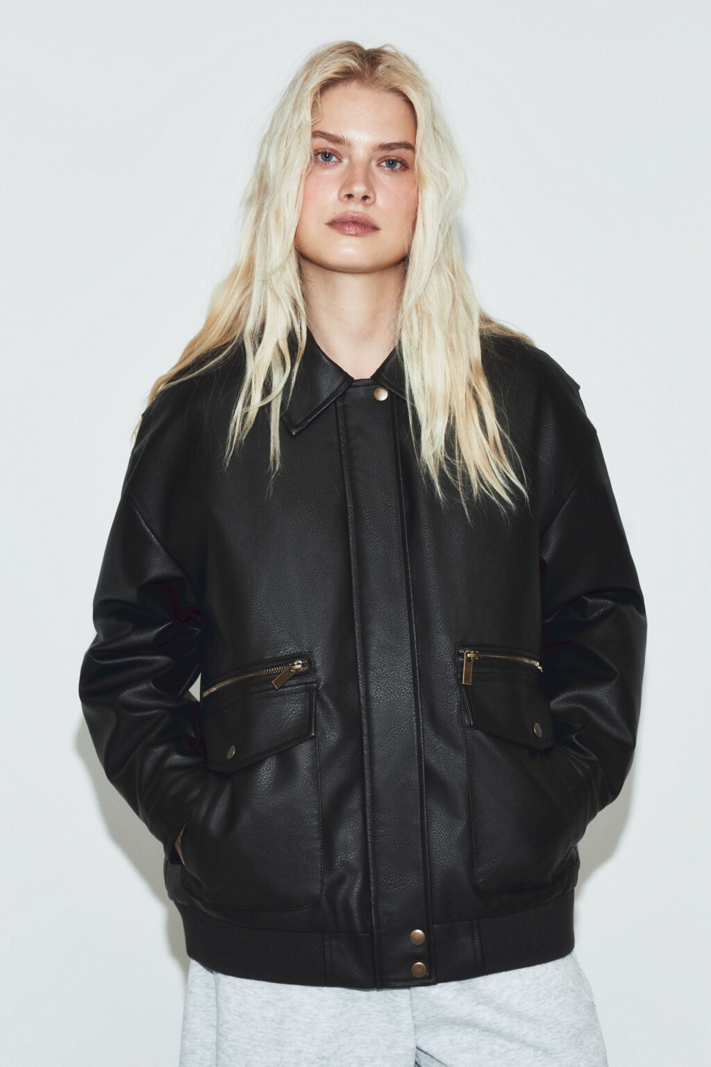 Куртка-бомбер с кожаной фактурой без капюшона - цвет коричневый - 3