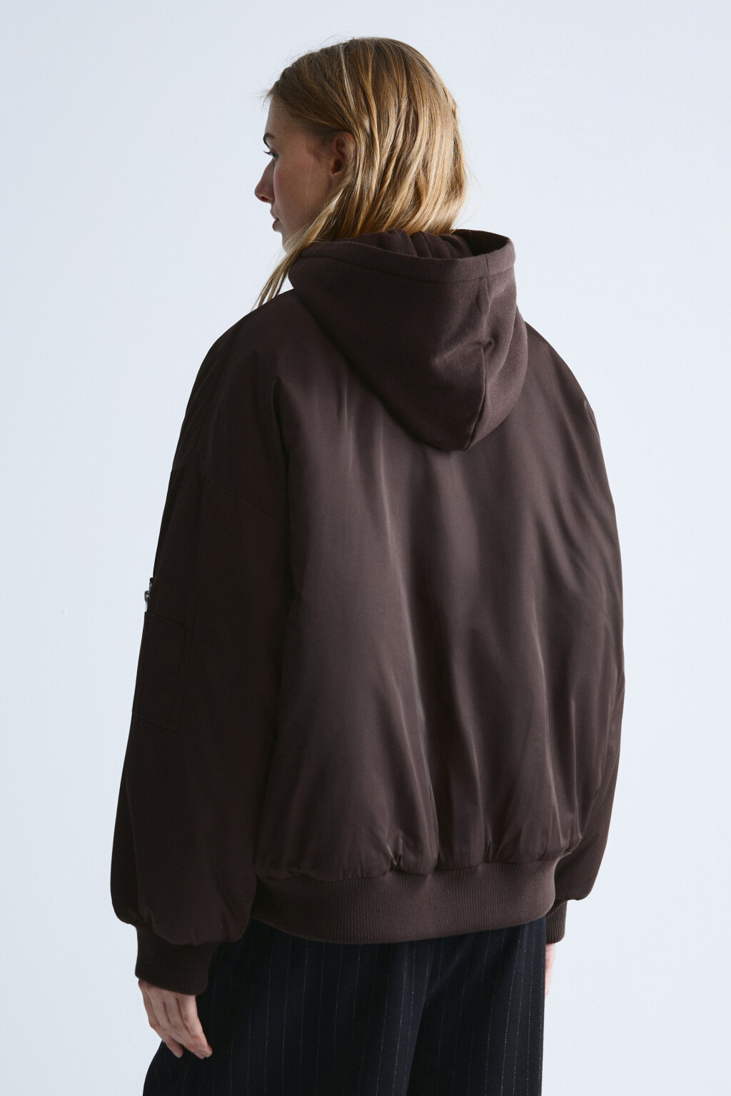 Куртка-бомбер oversize с капюшоном - цвет коричневый - 4