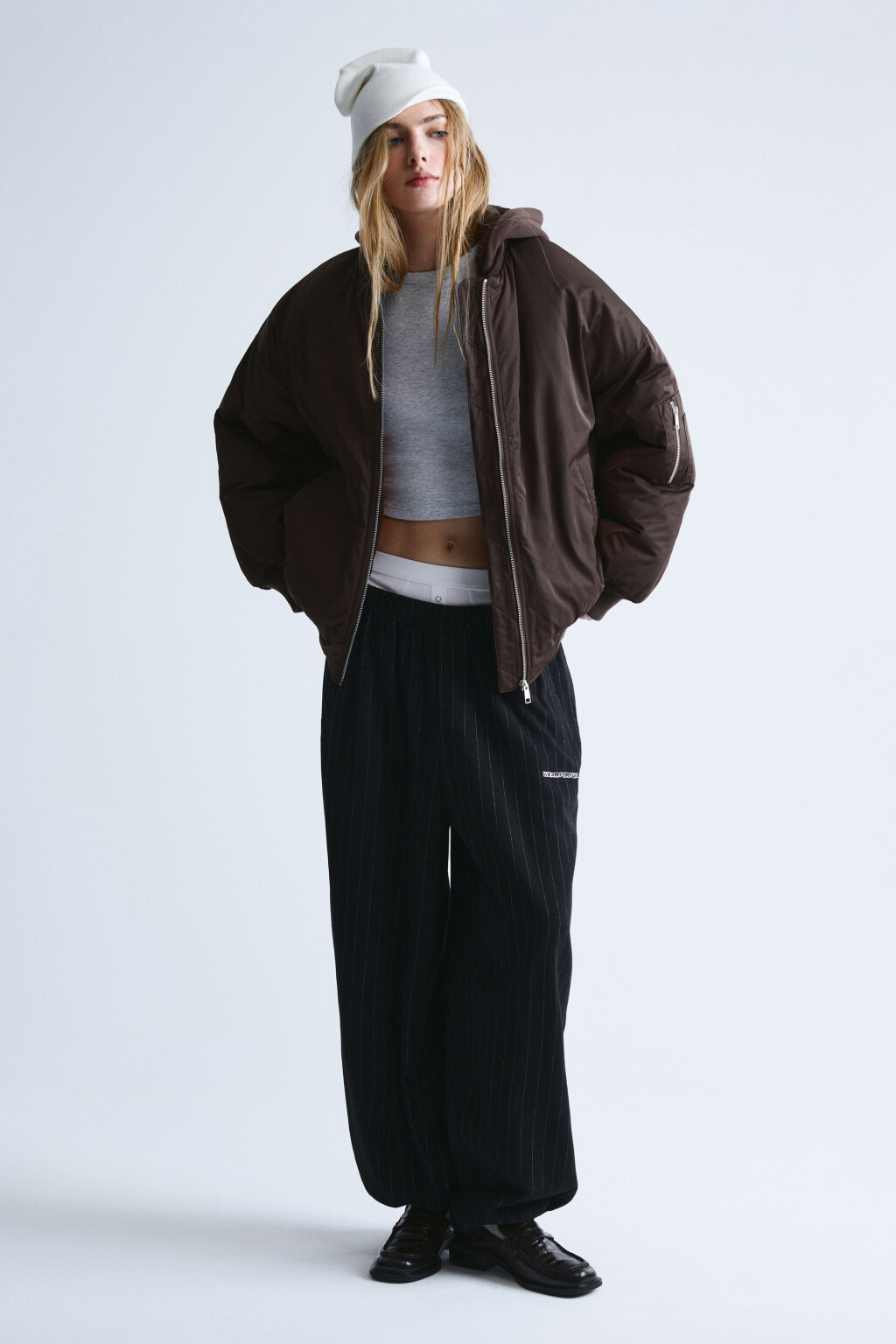 Куртка-бомбер oversize с капюшоном - цвет коричневый - 5