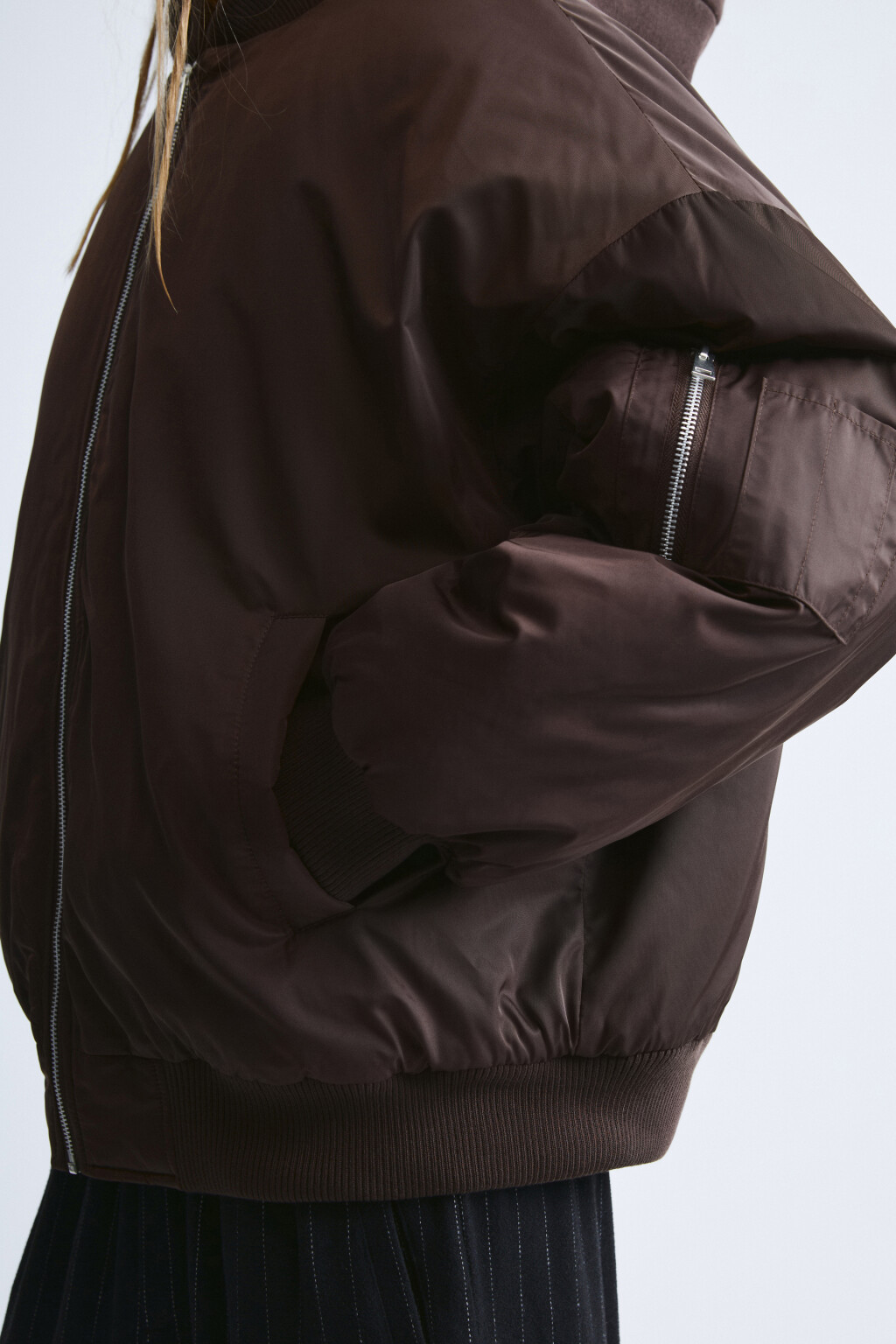 Куртка-бомбер oversize с капюшоном - цвет коричневый - 7