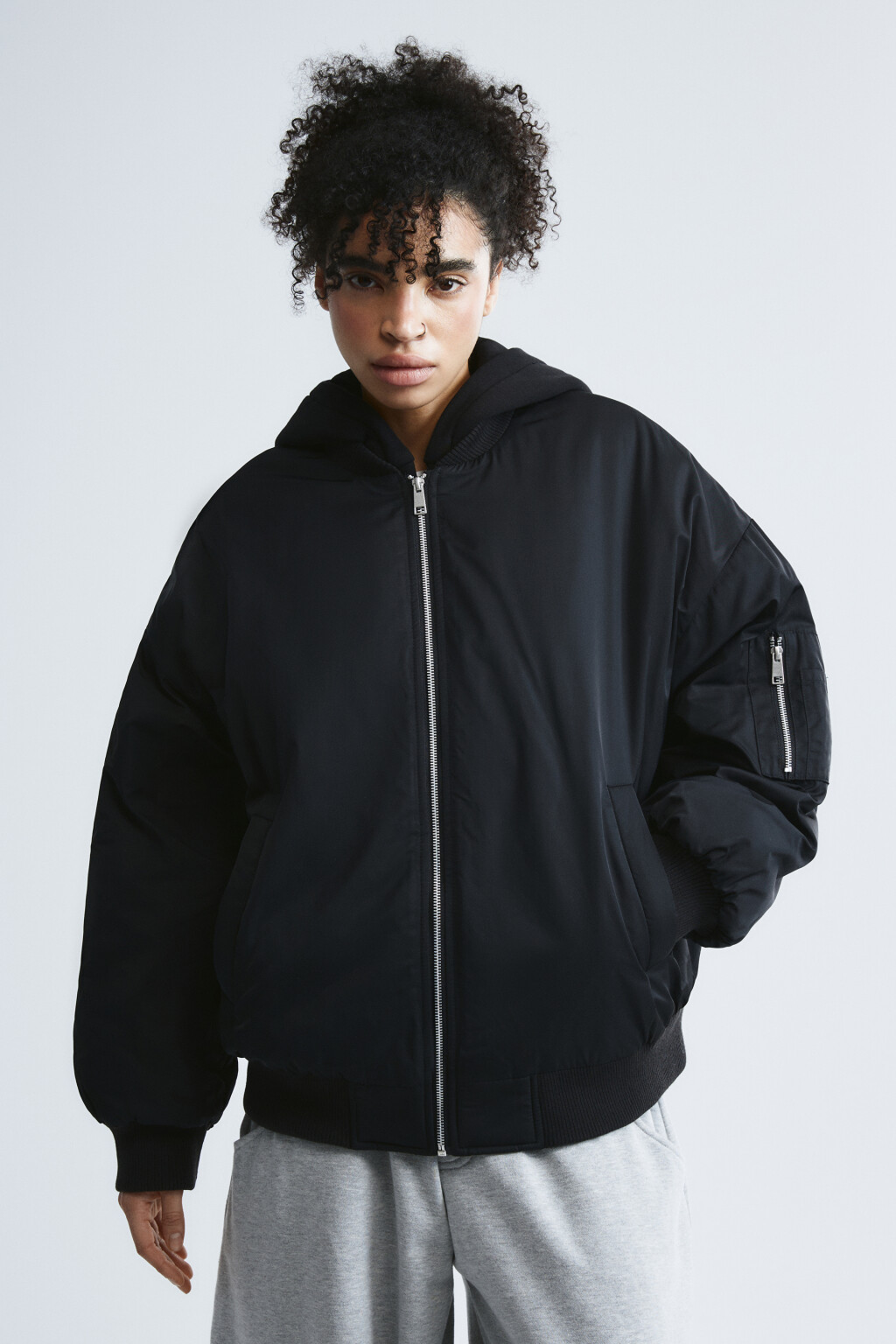 Куртка-бомбер oversize с капюшоном - цвет черный - 2