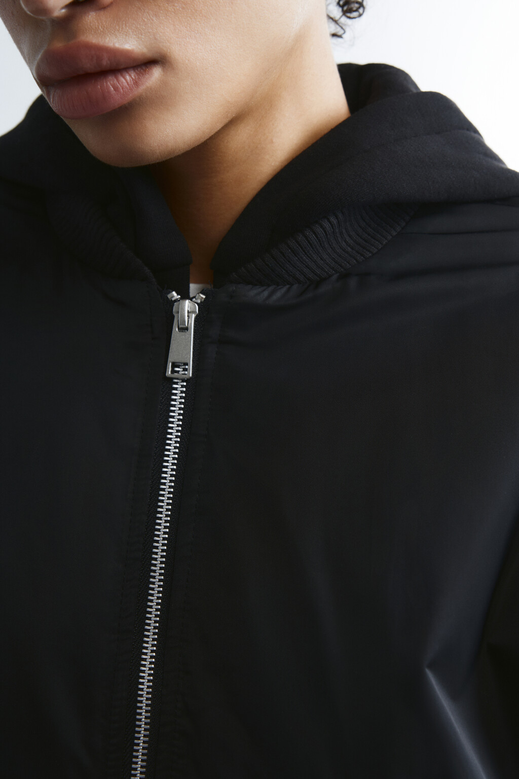 Куртка-бомбер oversize с капюшоном - цвет черный - 6