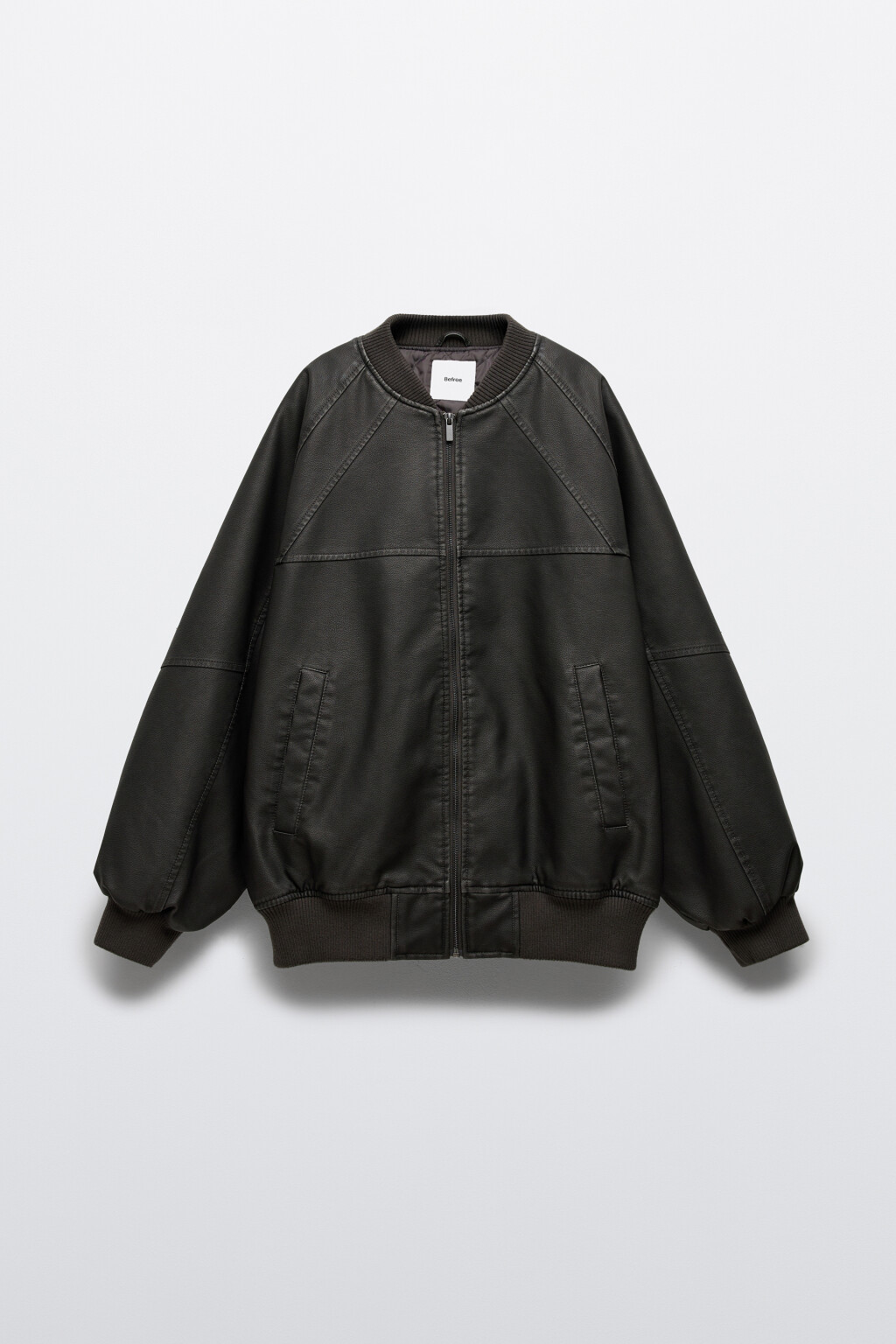 Куртка-бомбер с кожаной фактурой вареная - цвет черный - 1