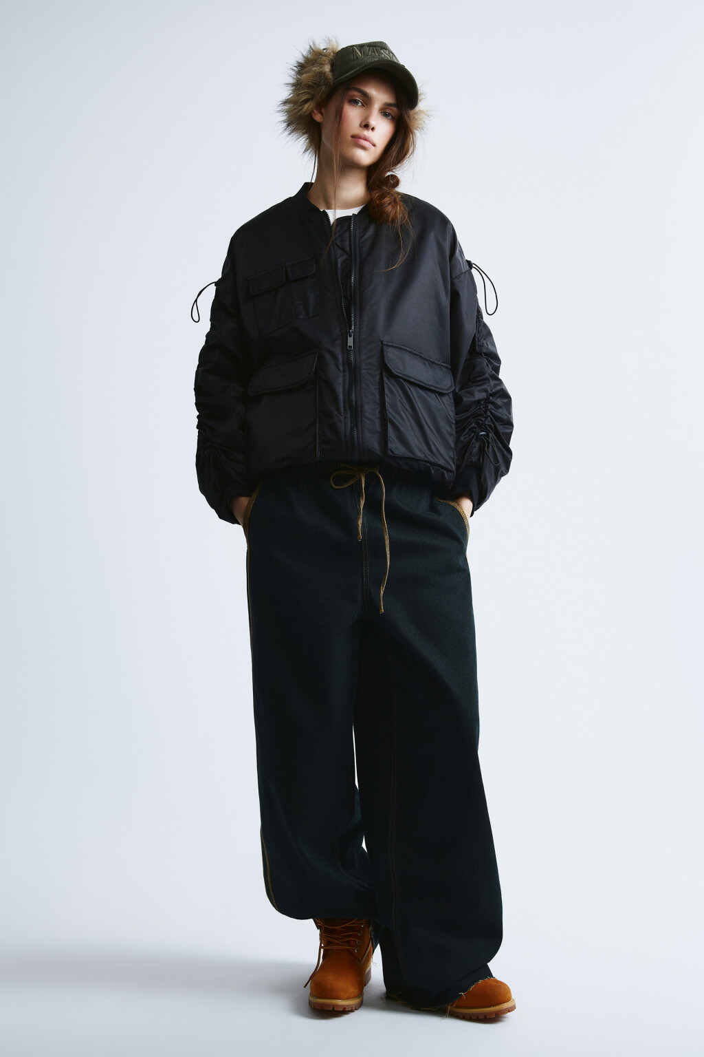 Куртка-бомбер с утяжками на рукавах - цвет черный - 5