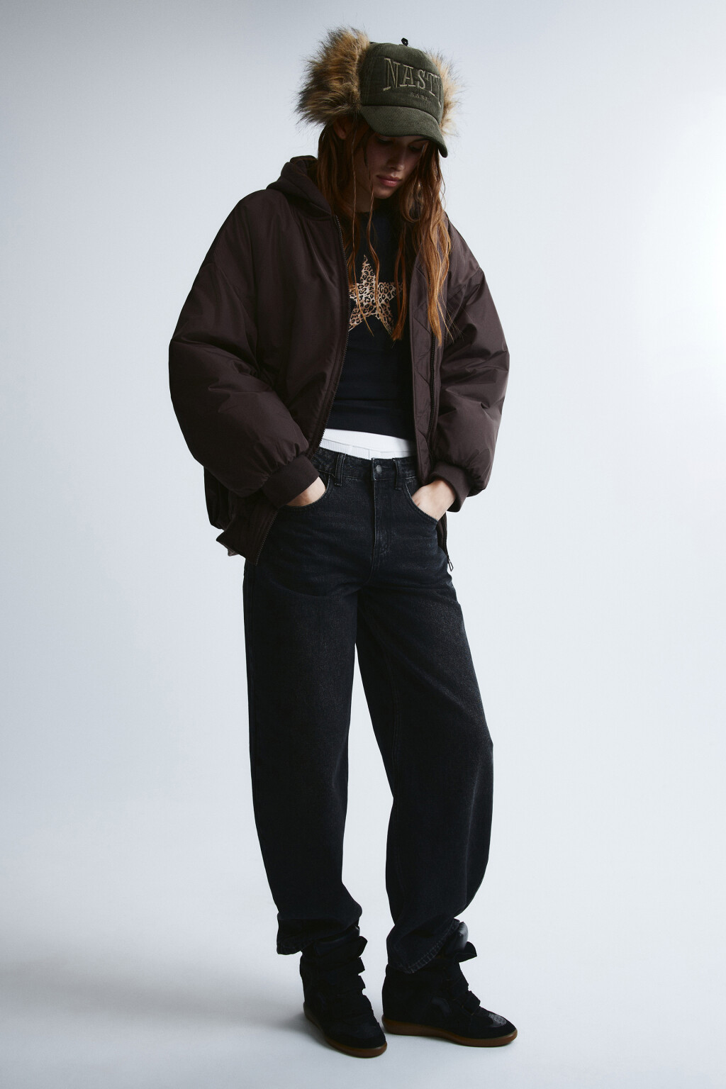 Куртка-бомбер утепленная с капюшоном - цвет коричневый - 2