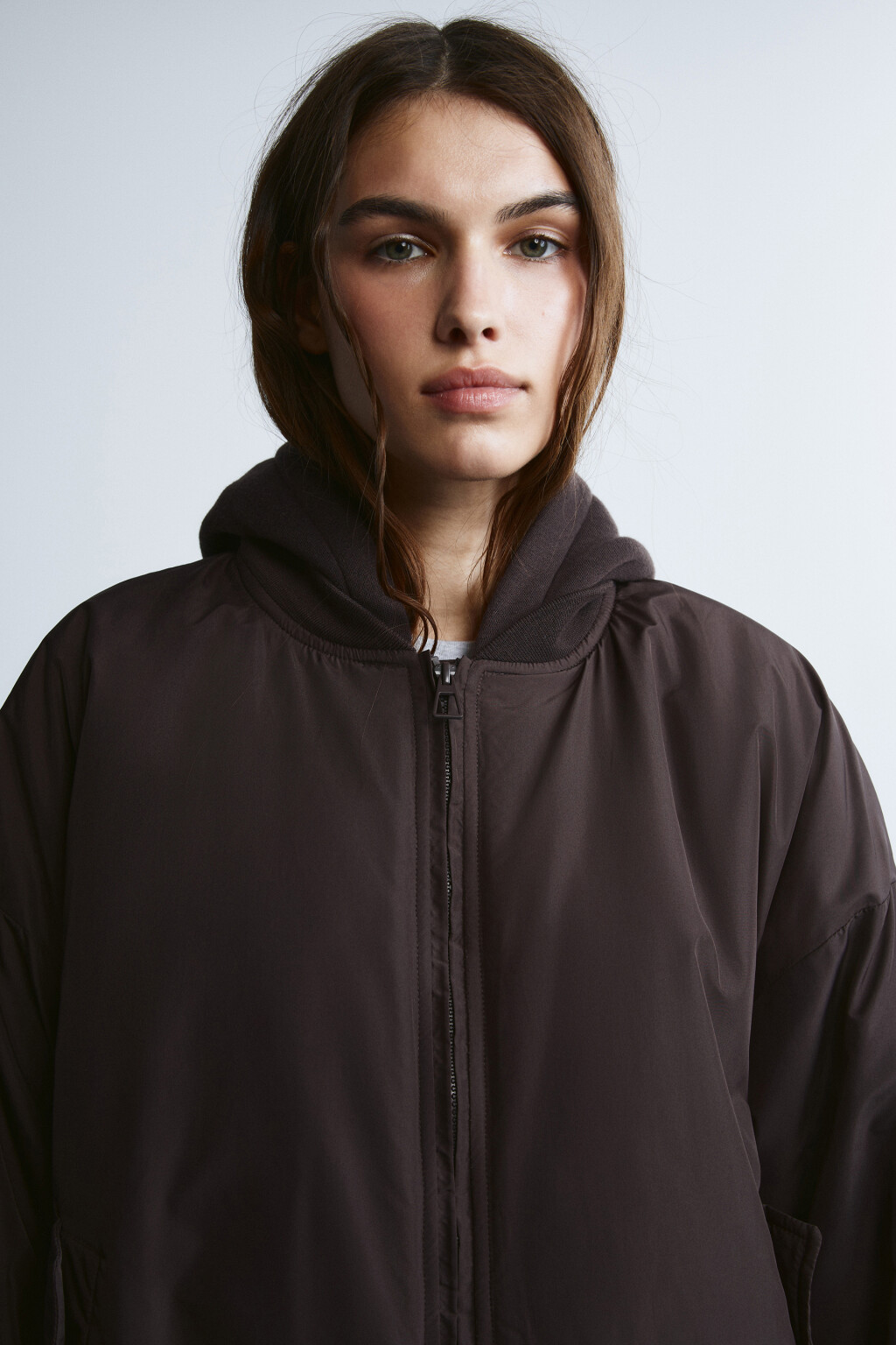 Куртка-бомбер утепленная с капюшоном - цвет коричневый - 6