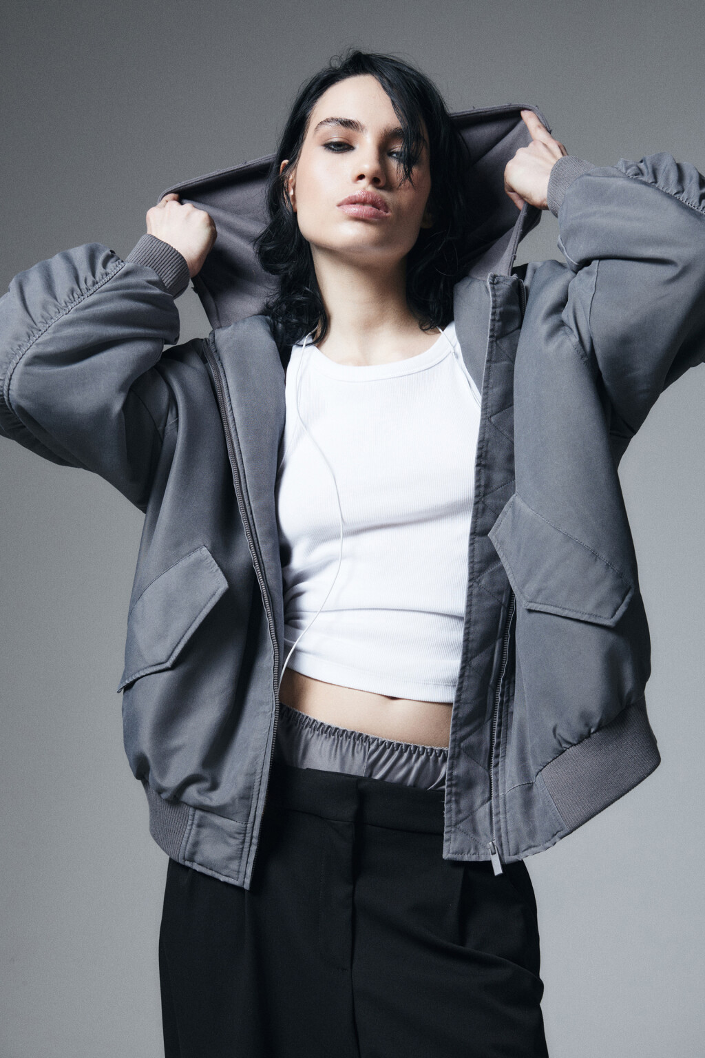 Куртка-бомбер оверсайз с капюшоном и принтом - цвет серый - 2