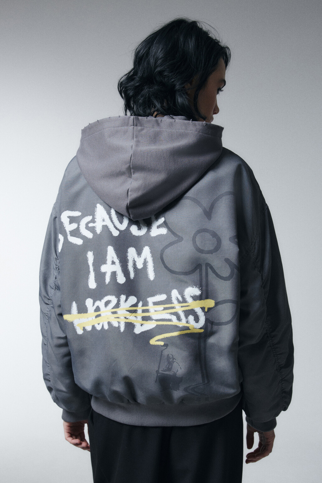 Куртка-бомбер оверсайз с капюшоном и принтом - цвет серый - 4