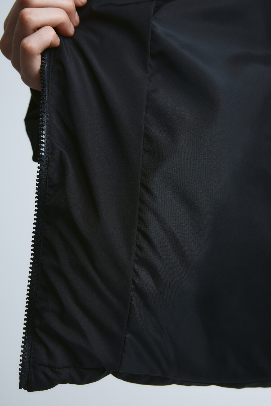 Куртка стеганая с воротником-стойкой и сумкой - цвет черный - 7