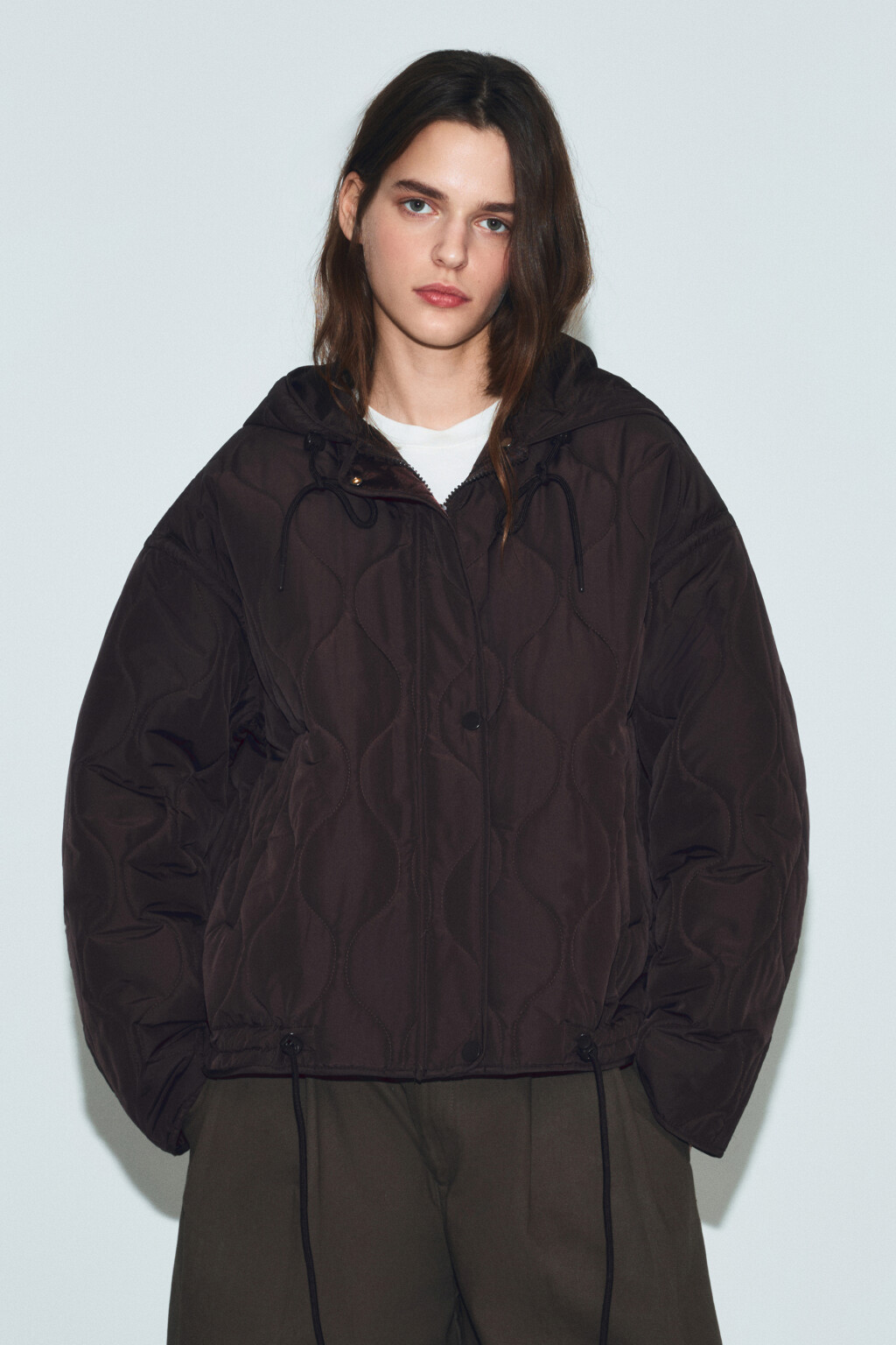 Куртка стеганая с двойной застежкой и капюшоном - цвет коричневый - 2