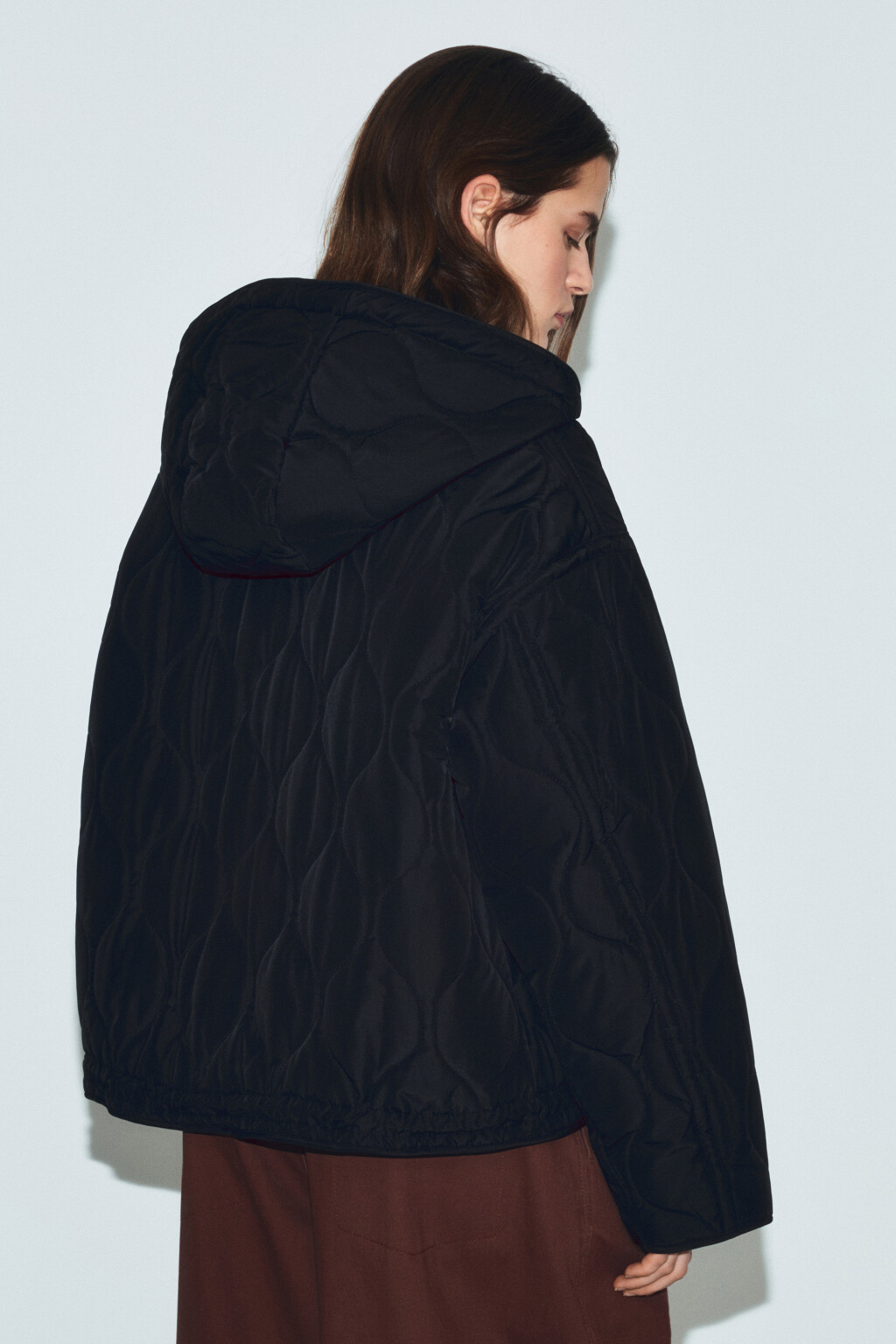 Куртка стеганая с двойной застежкой и капюшоном - цвет черный - 3