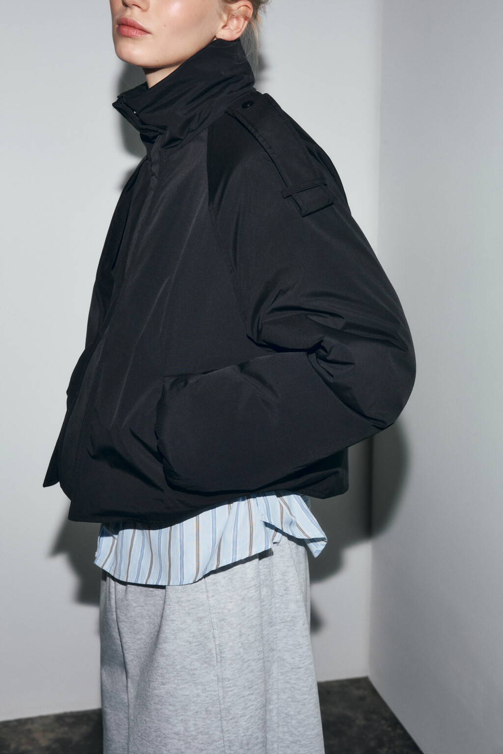 Куртка короткая утепленная с воротником-стойкой - цвет черный - 1