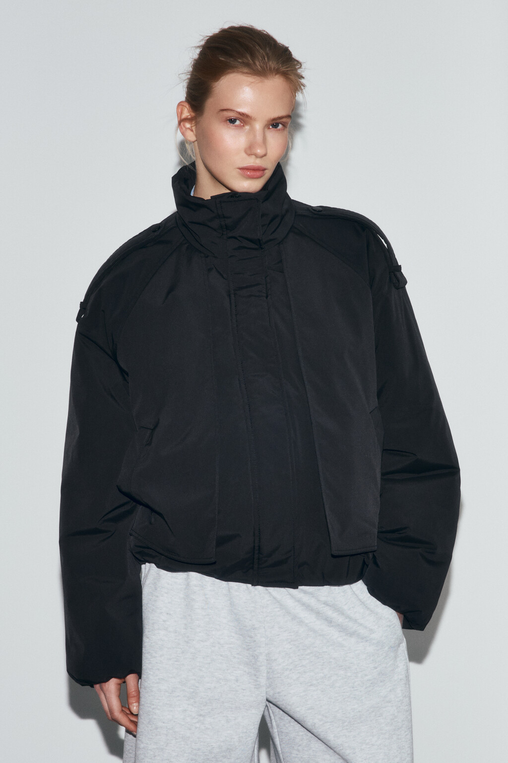 Куртка короткая утепленная с воротником-стойкой - цвет черный - 2