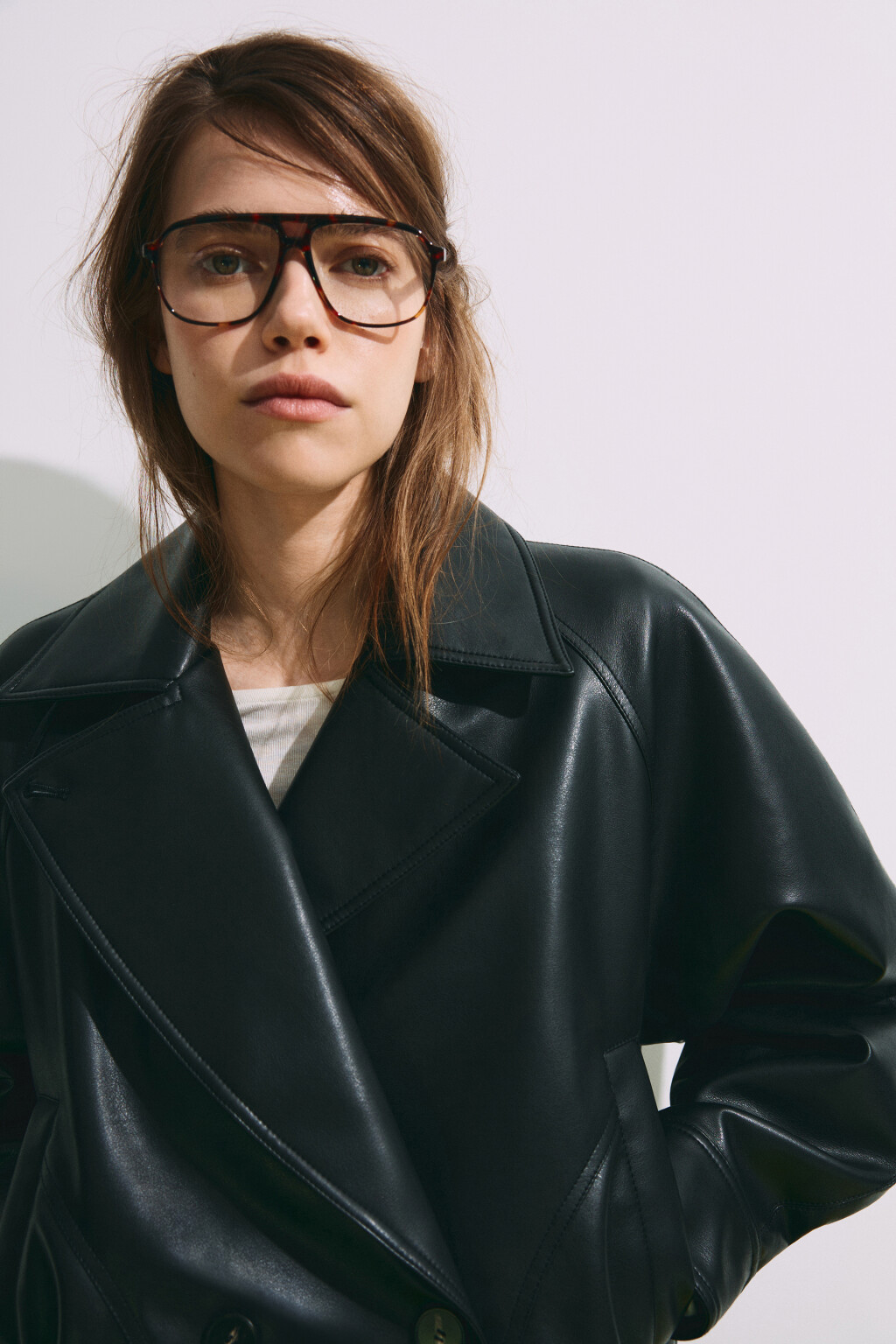 Куртка с кожаной фактурой с утеплением на пуговицах - цвет черный - 7