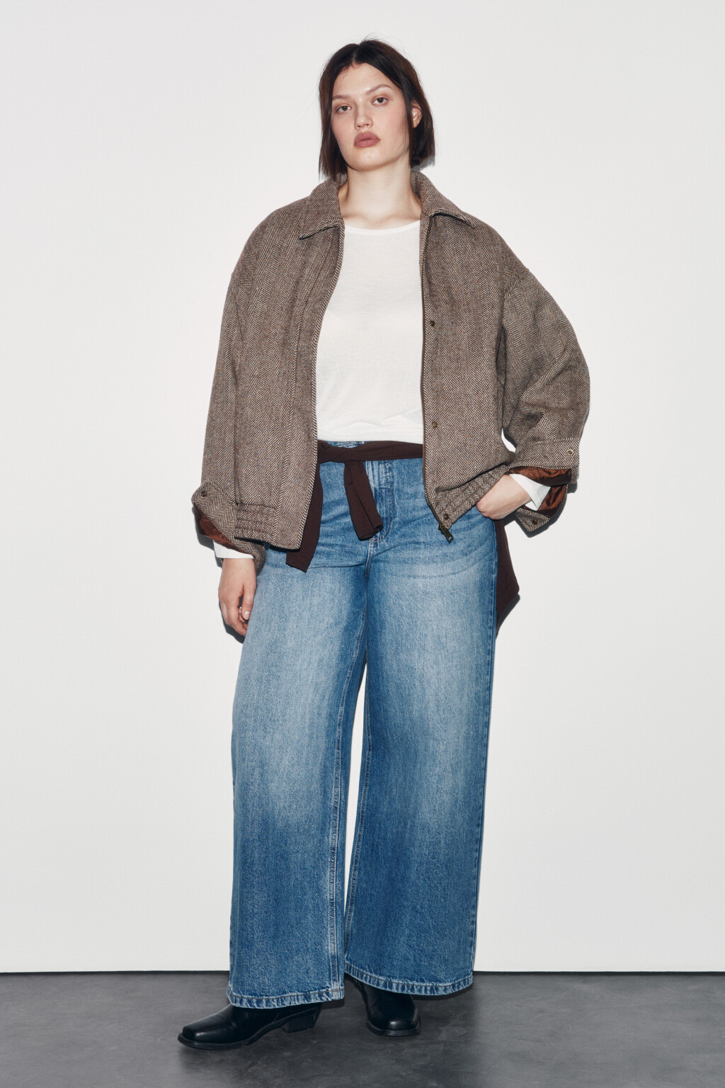 Куртка-бомбер драповая в елочку - цвет бежевый - 4