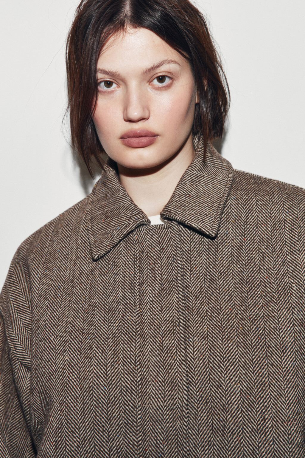 Куртка-бомбер драповая в елочку - цвет бежевый - 5