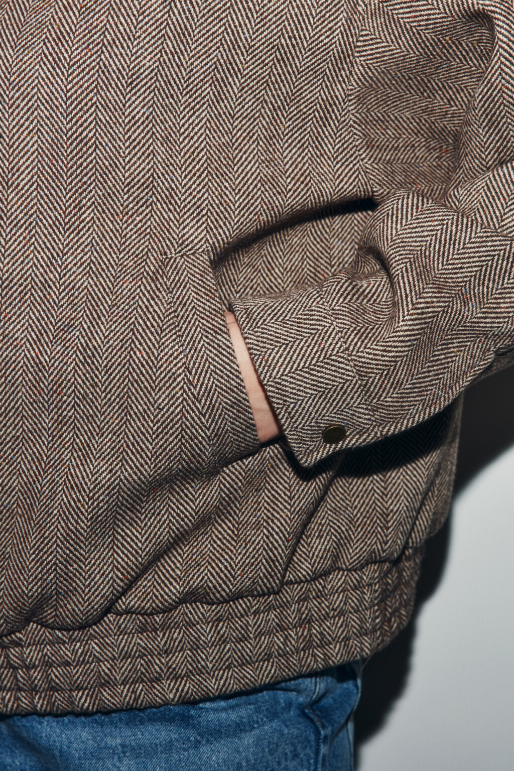 Куртка-бомбер драповая в елочку - цвет бежевый - 6