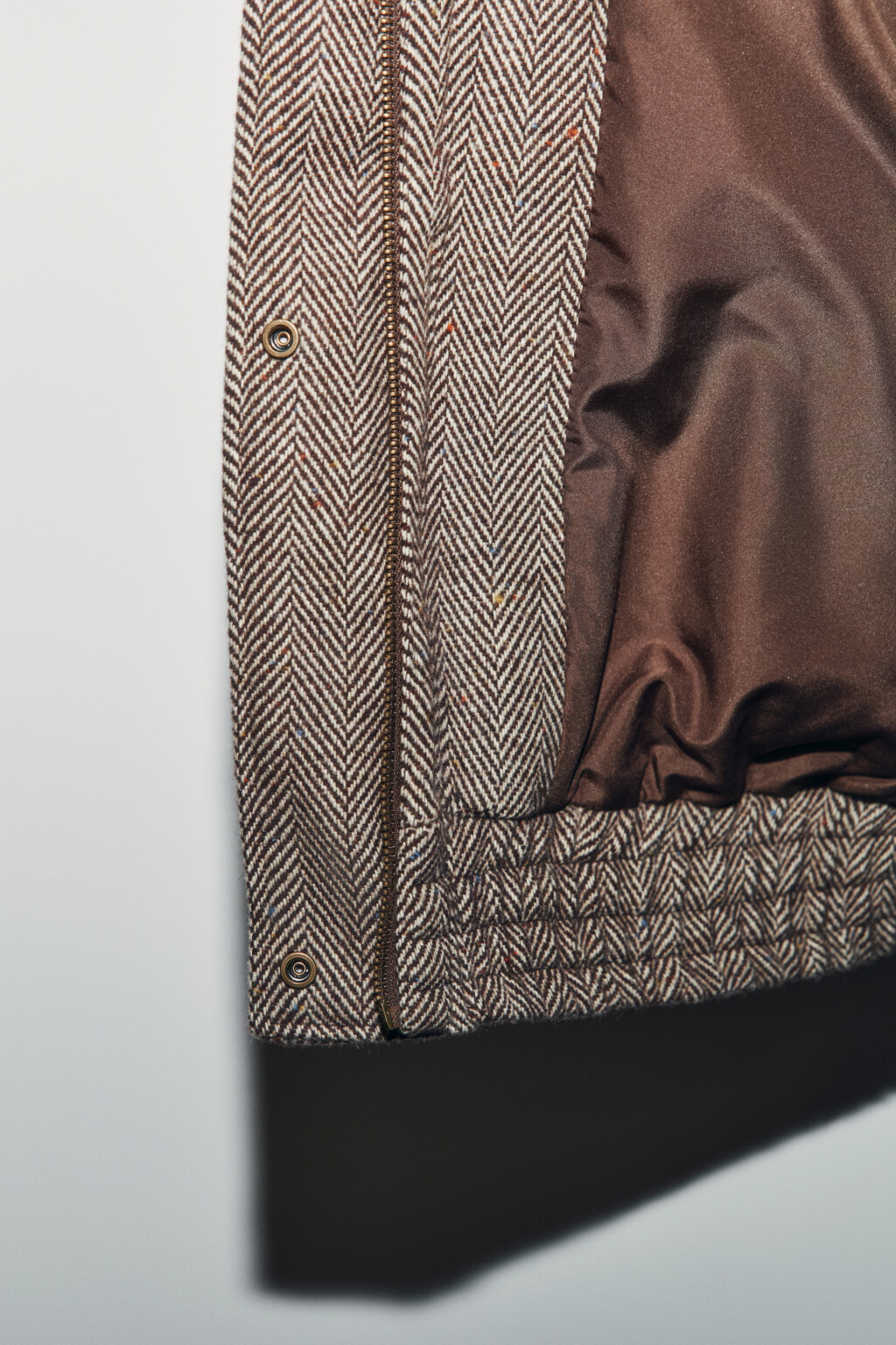 Куртка-бомбер драповая в елочку - цвет бежевый - 7