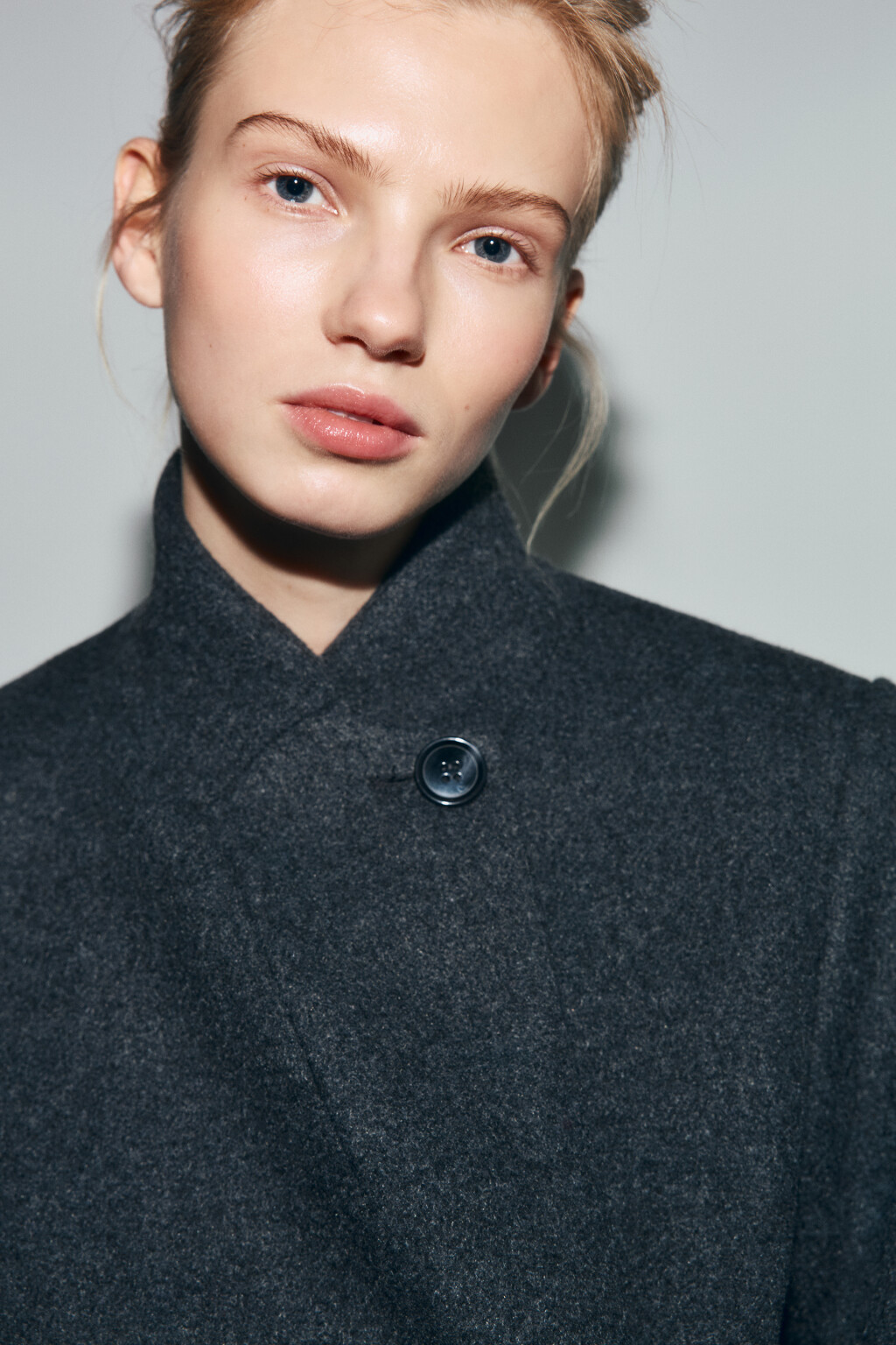 Пальто драповое приталенное с отложным воротником - цвет серый - 5