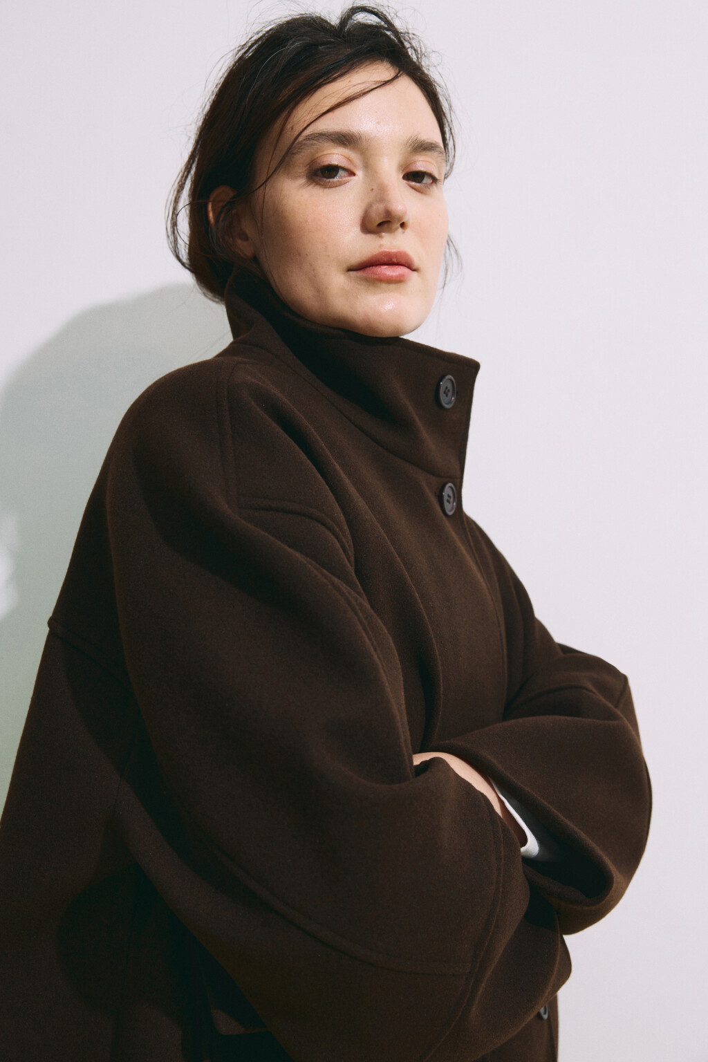 Полупальто драповое с воротником-стойкой - цвет коричневый - 7