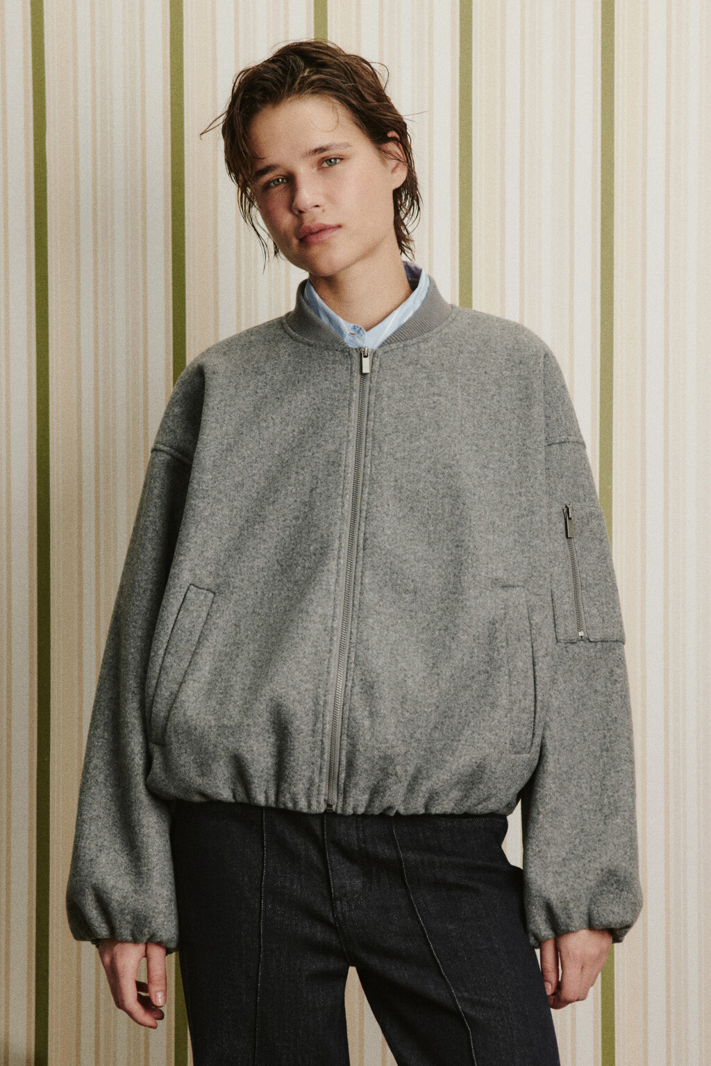 Куртка-бомбер из драповой ткани без капюшона - цвет серый - 4