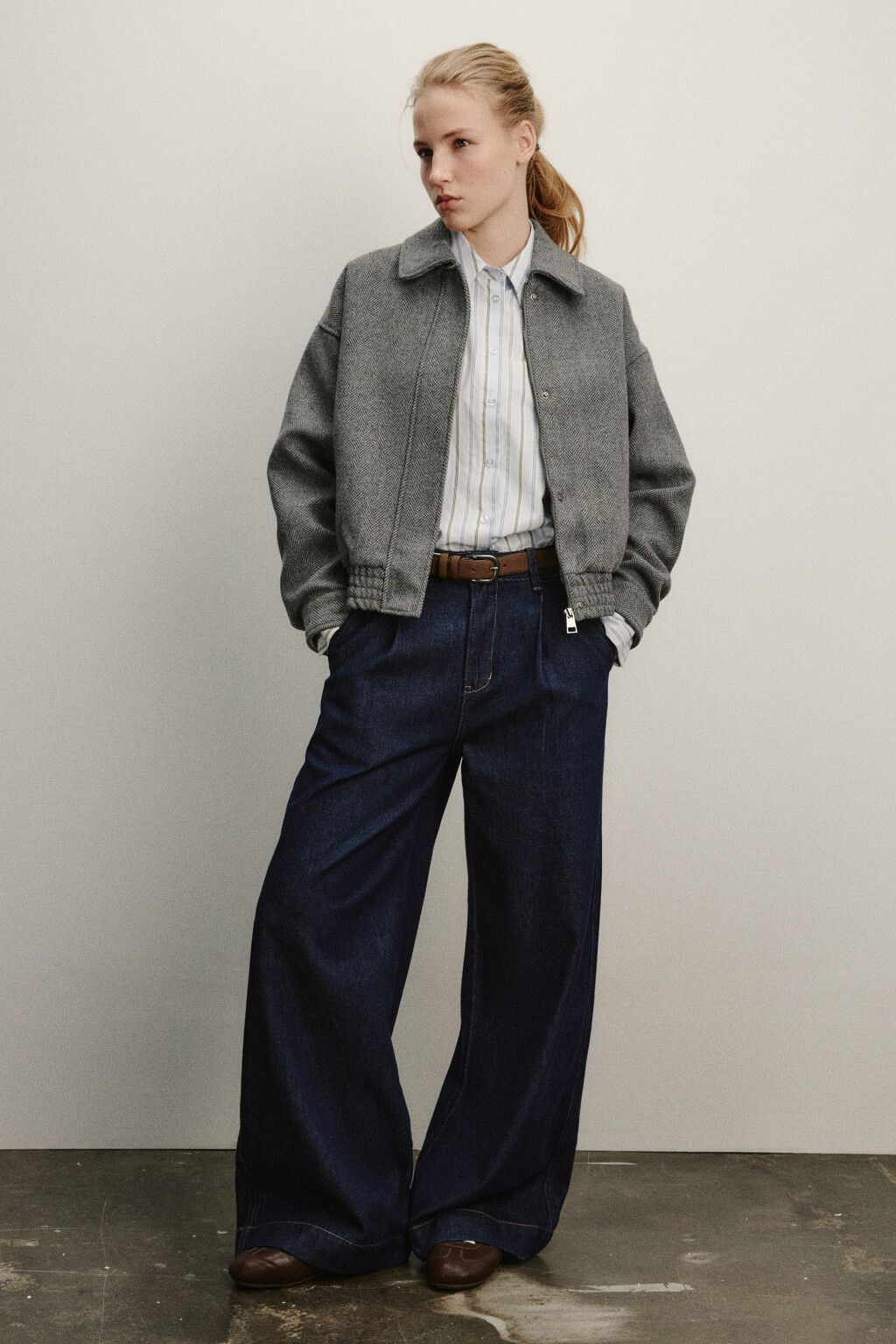 Куртка-бомбер драповая с отложным воротником - цвет серый - 5