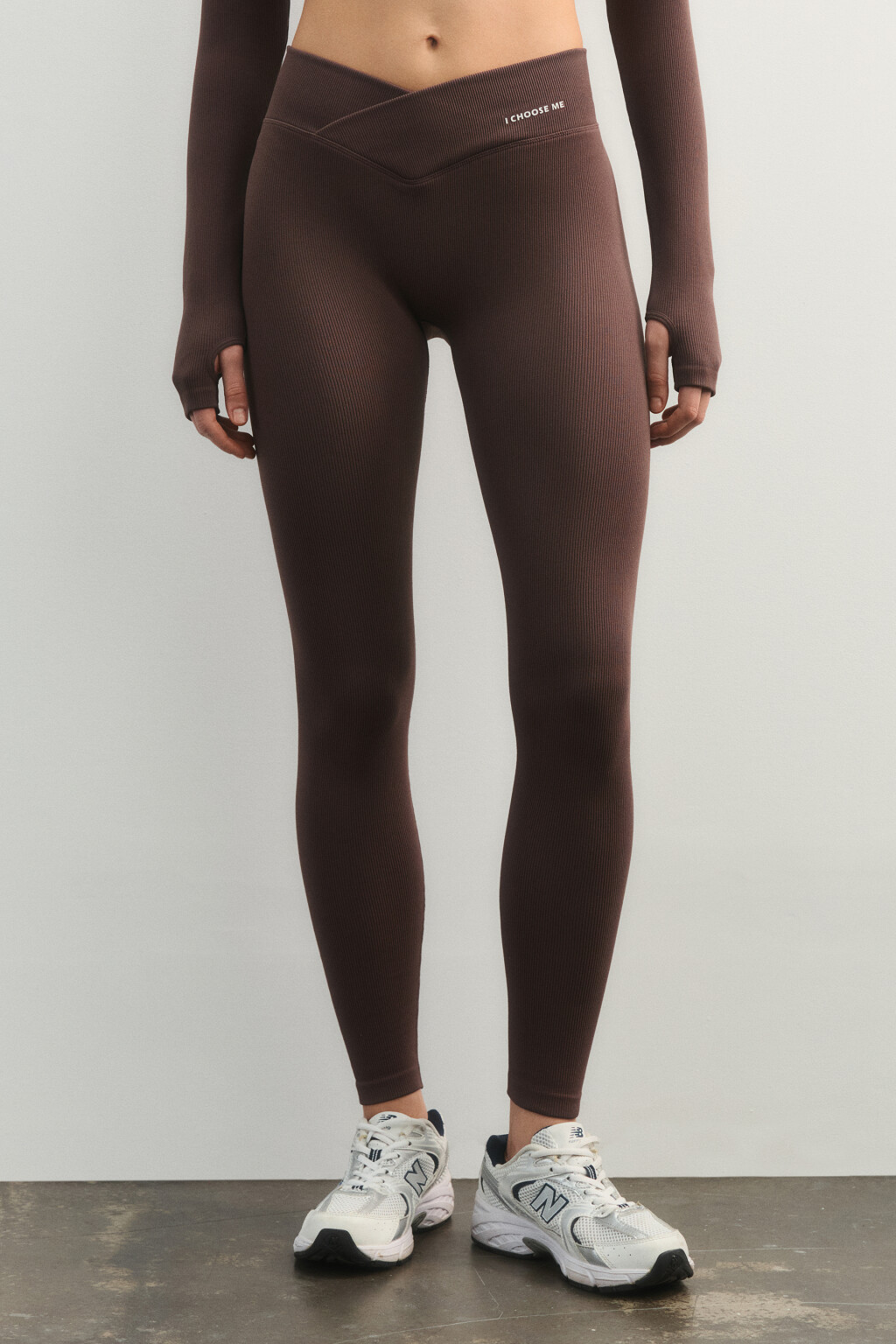 Леггинсы спортивные в рубчик с надписью - цвет коричневый - 3