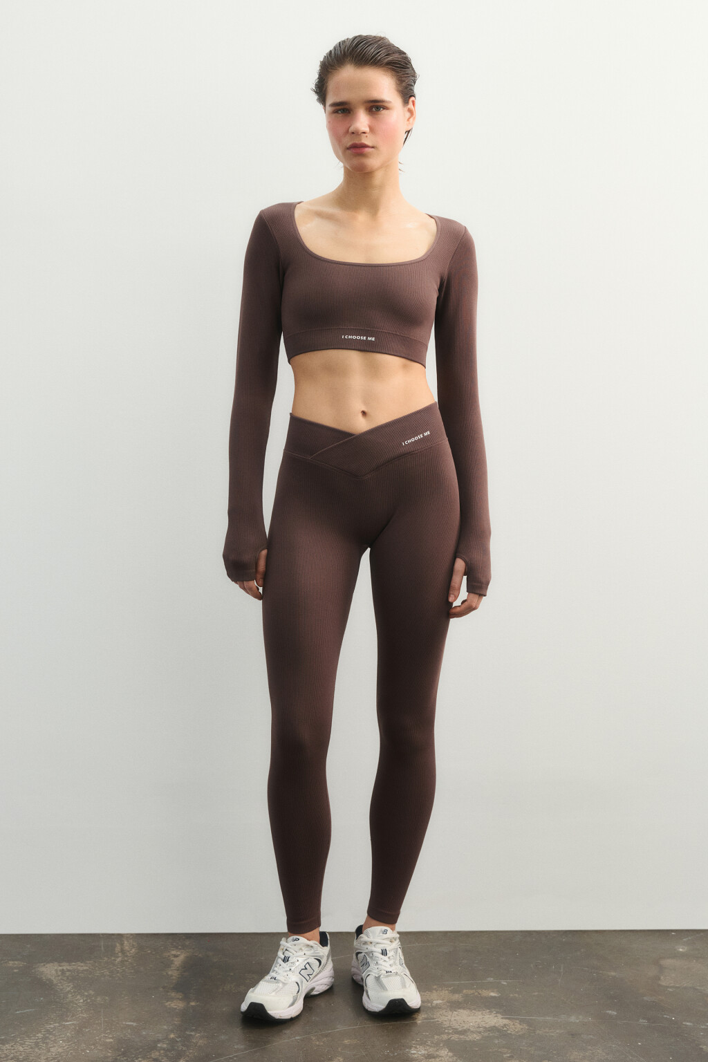 Леггинсы спортивные в рубчик с надписью - цвет коричневый - 5