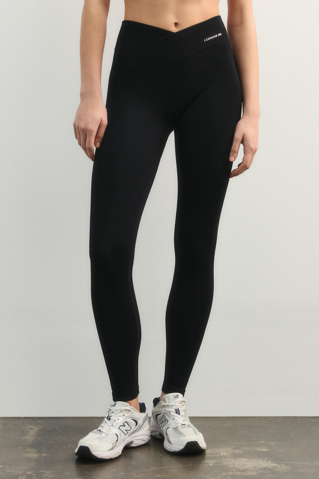 Леггинсы спортивные в рубчик с надписью - цвет черный - 2