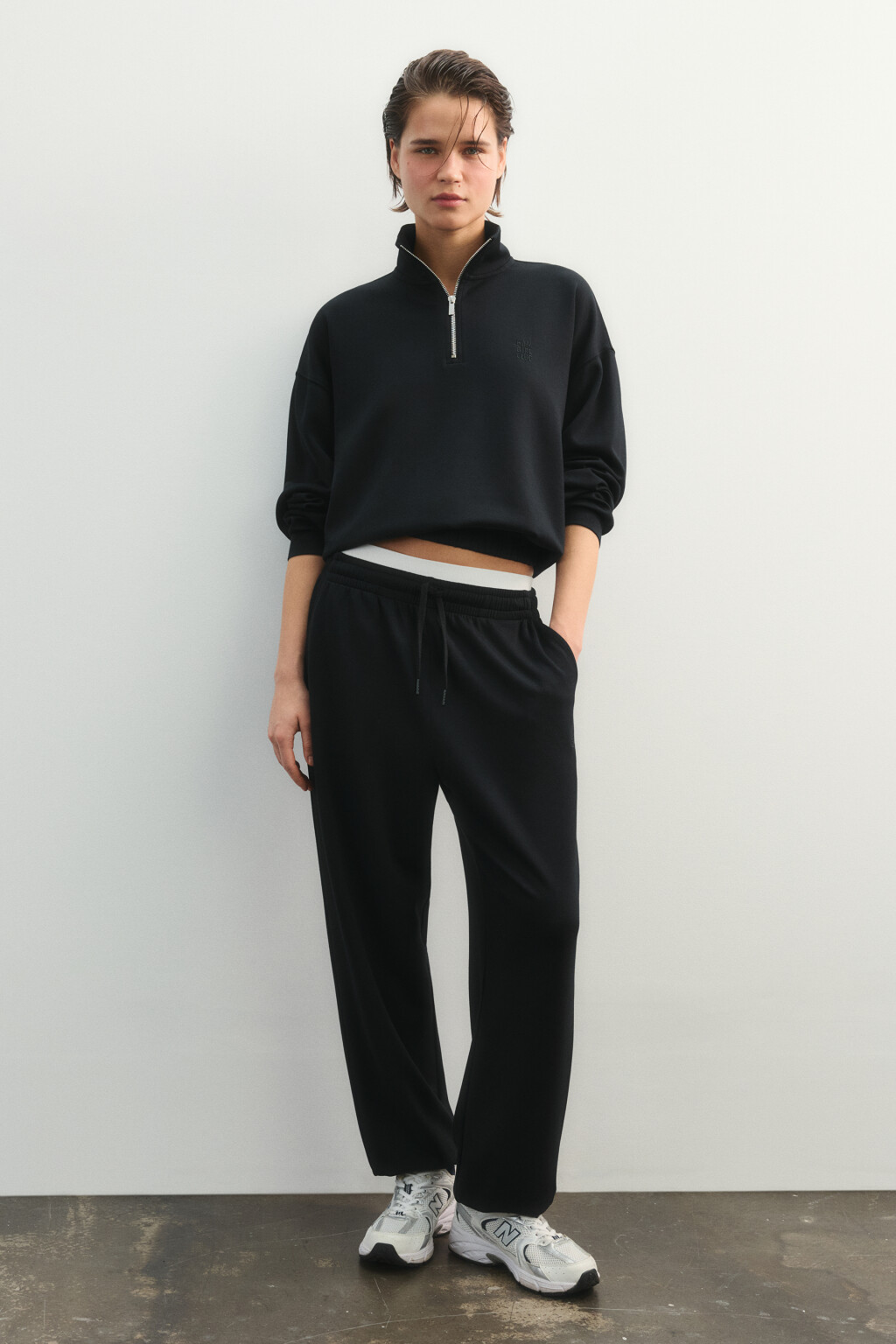 Брюки-джоггеры спортивные с высокой посадкой - цвет черный - 5