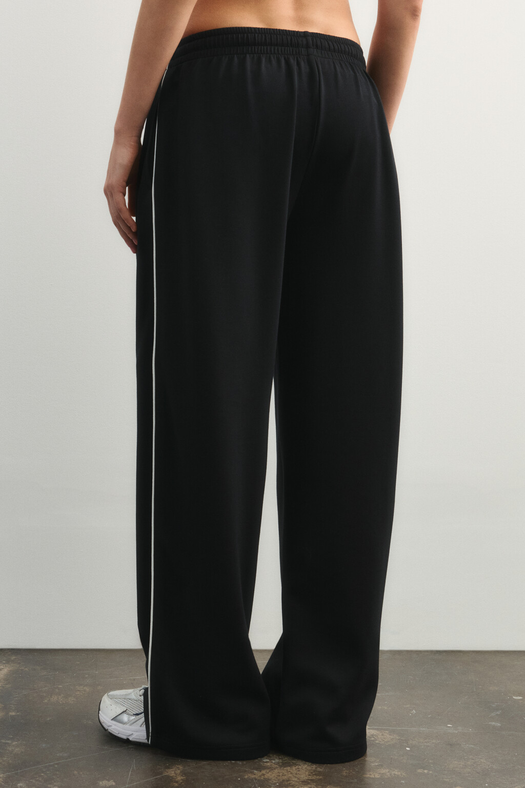 Брюки спортивные из модала с лампасами - цвет черный - 5