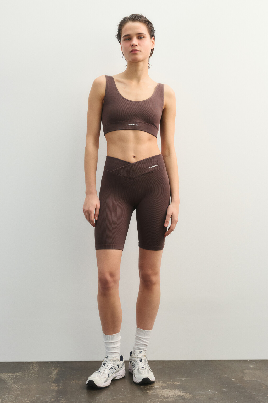 Шорты-велосипедки в рубчик с надписью - цвет коричневый - 4