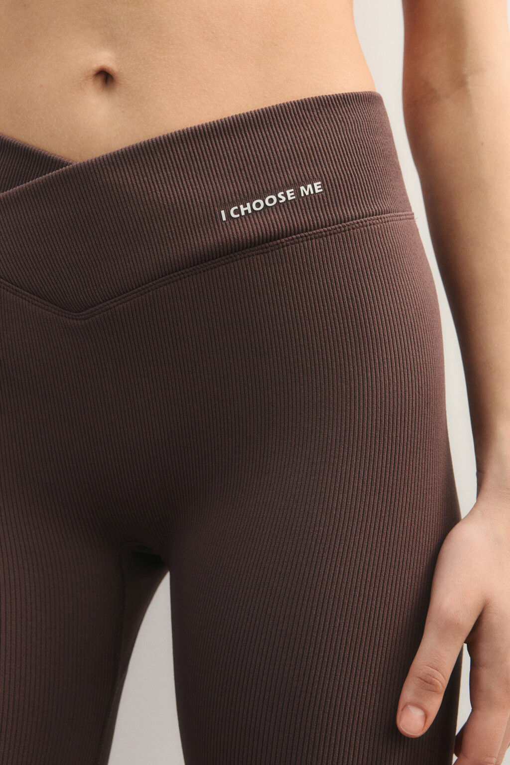 Шорты-велосипедки в рубчик с надписью - цвет коричневый - 5