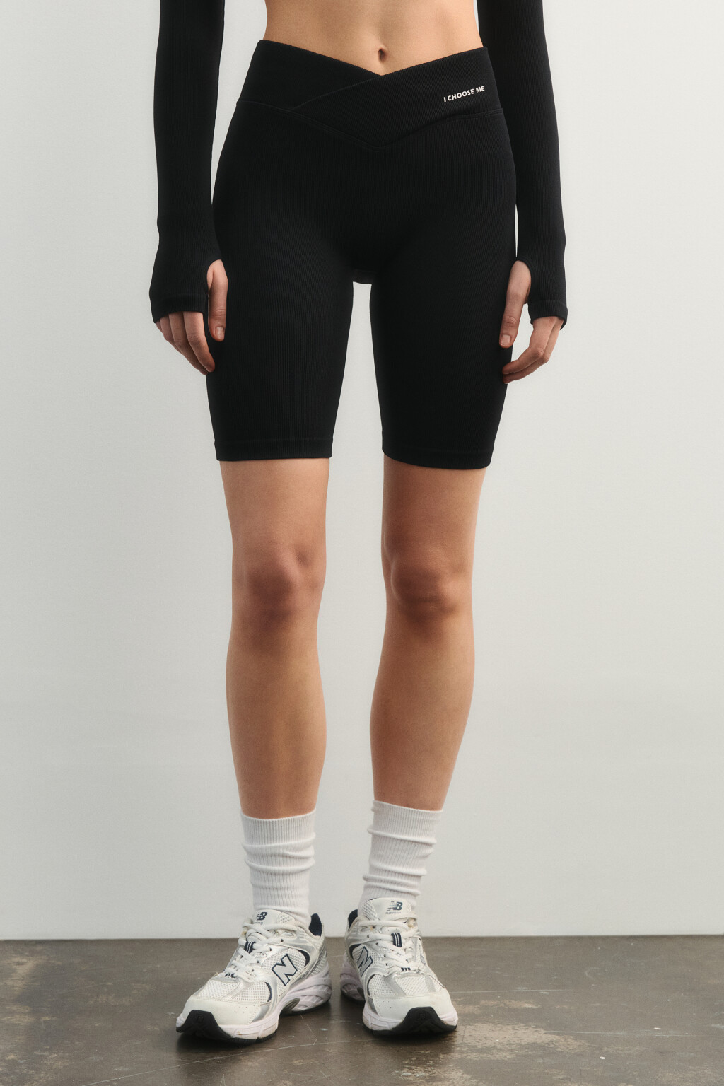 Шорты-велосипедки в рубчик с надписью - цвет черный - 2