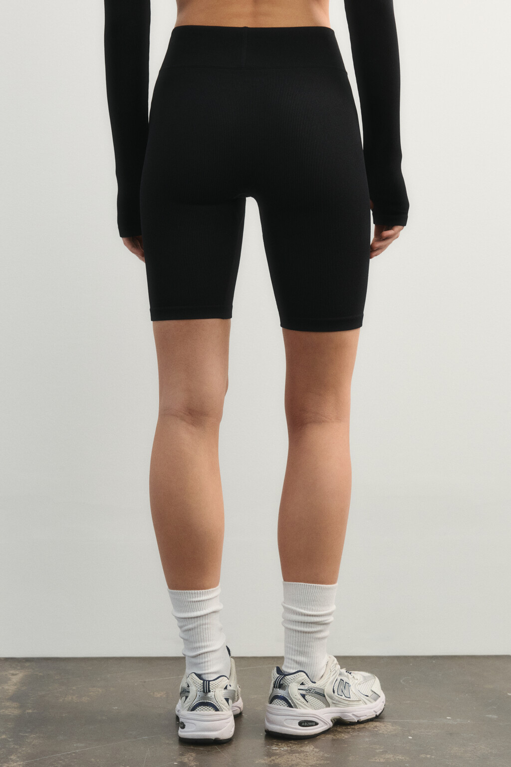 Шорты-велосипедки в рубчик с надписью - цвет черный - 3