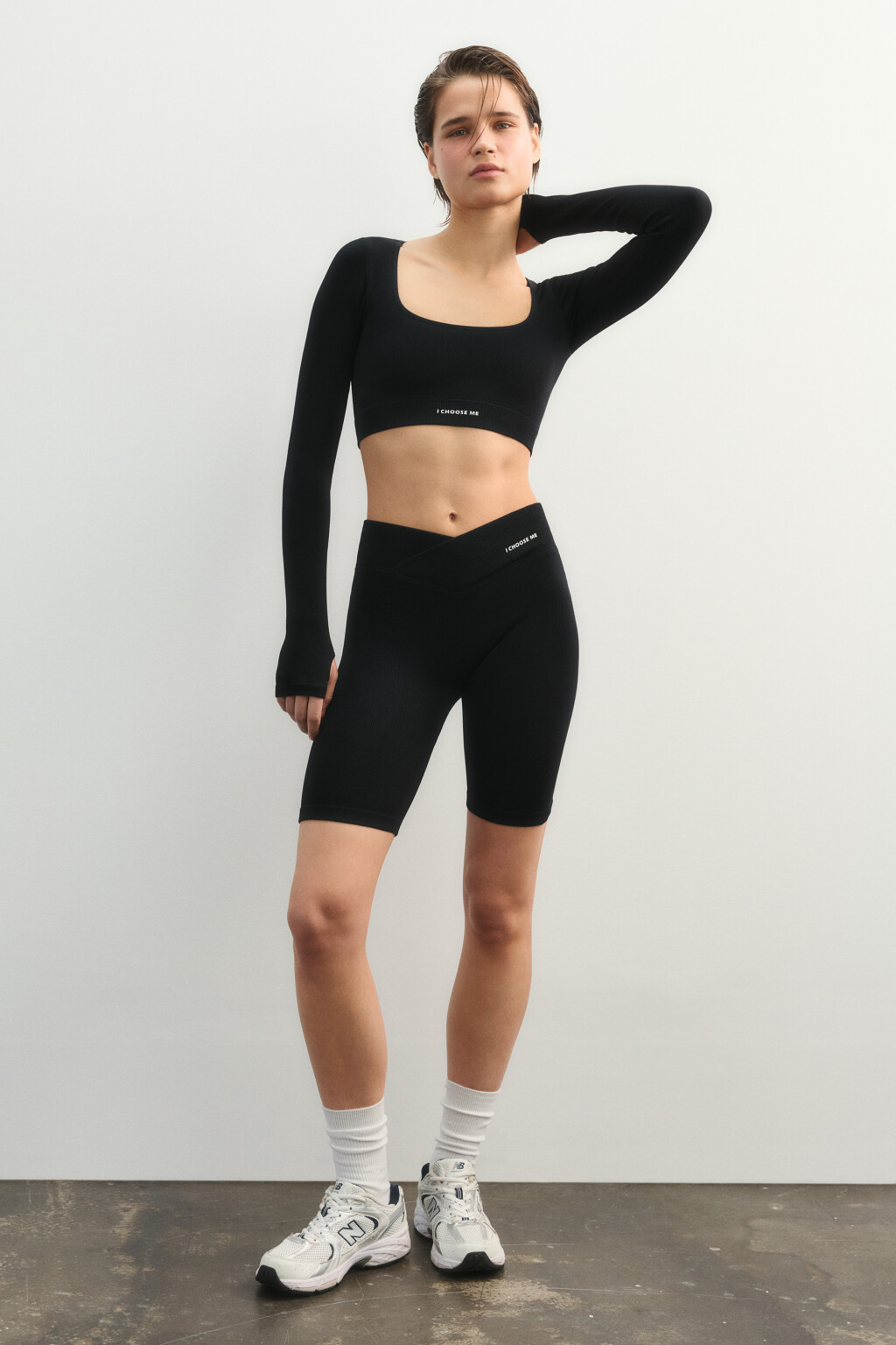 Шорты-велосипедки в рубчик с надписью - цвет черный - 4