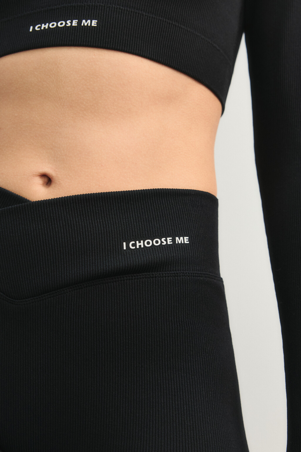 Шорты-велосипедки в рубчик с надписью - цвет черный - 5