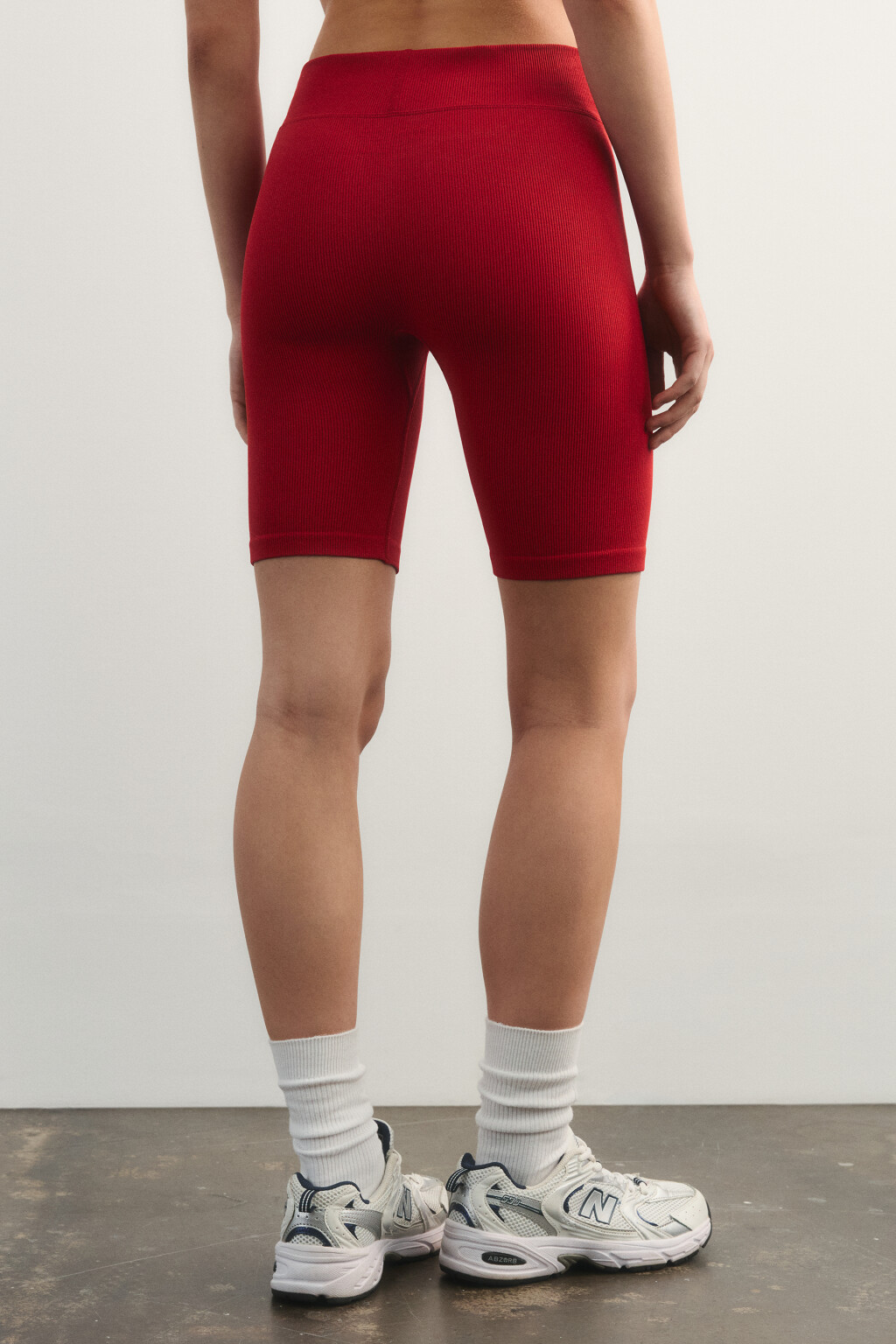 Шорты-велосипедки в рубчик с надписью - цвет красный - 4