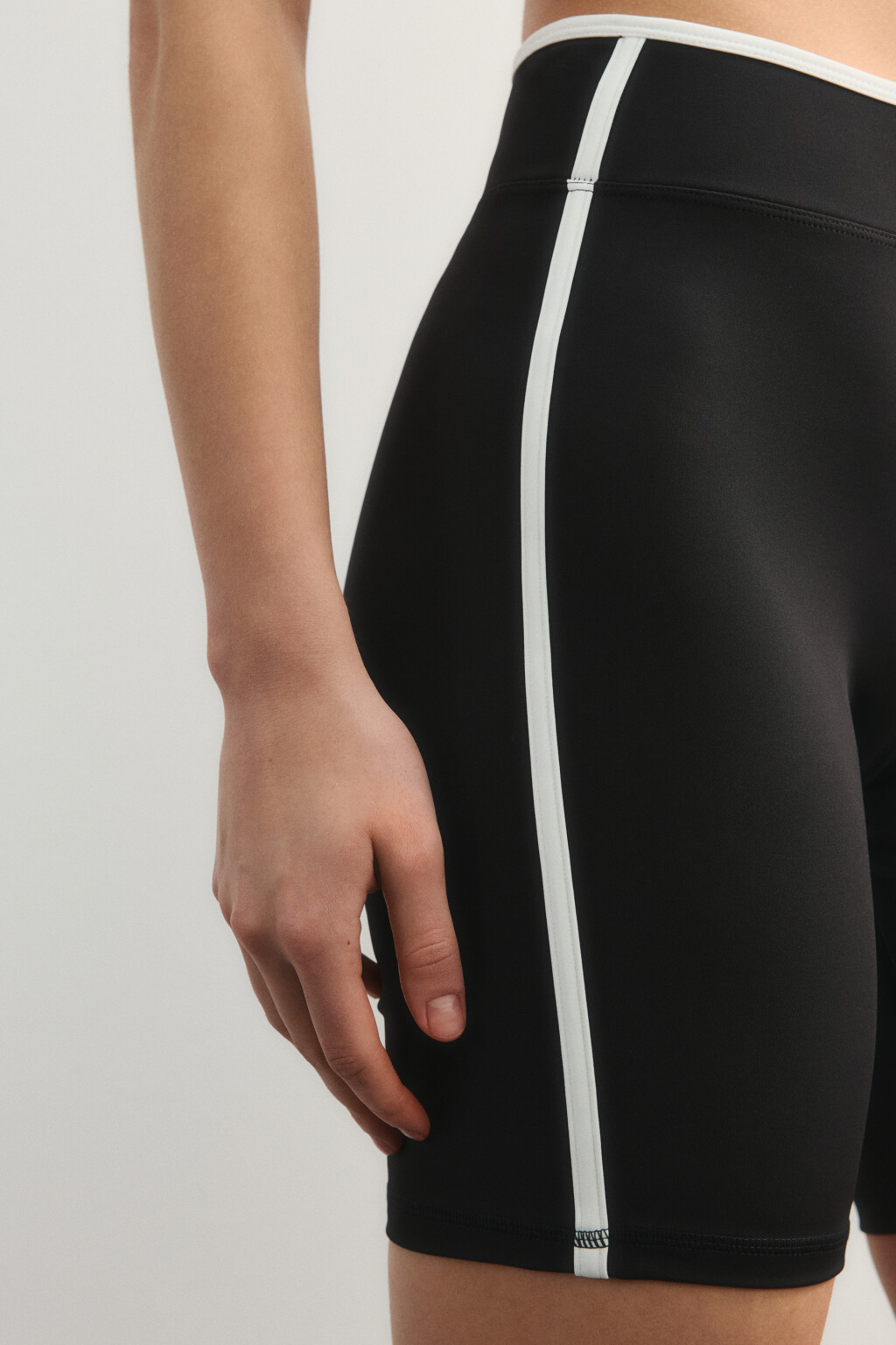 Шорты-велосипедки спортивные с лампасами - цвет черный - 5