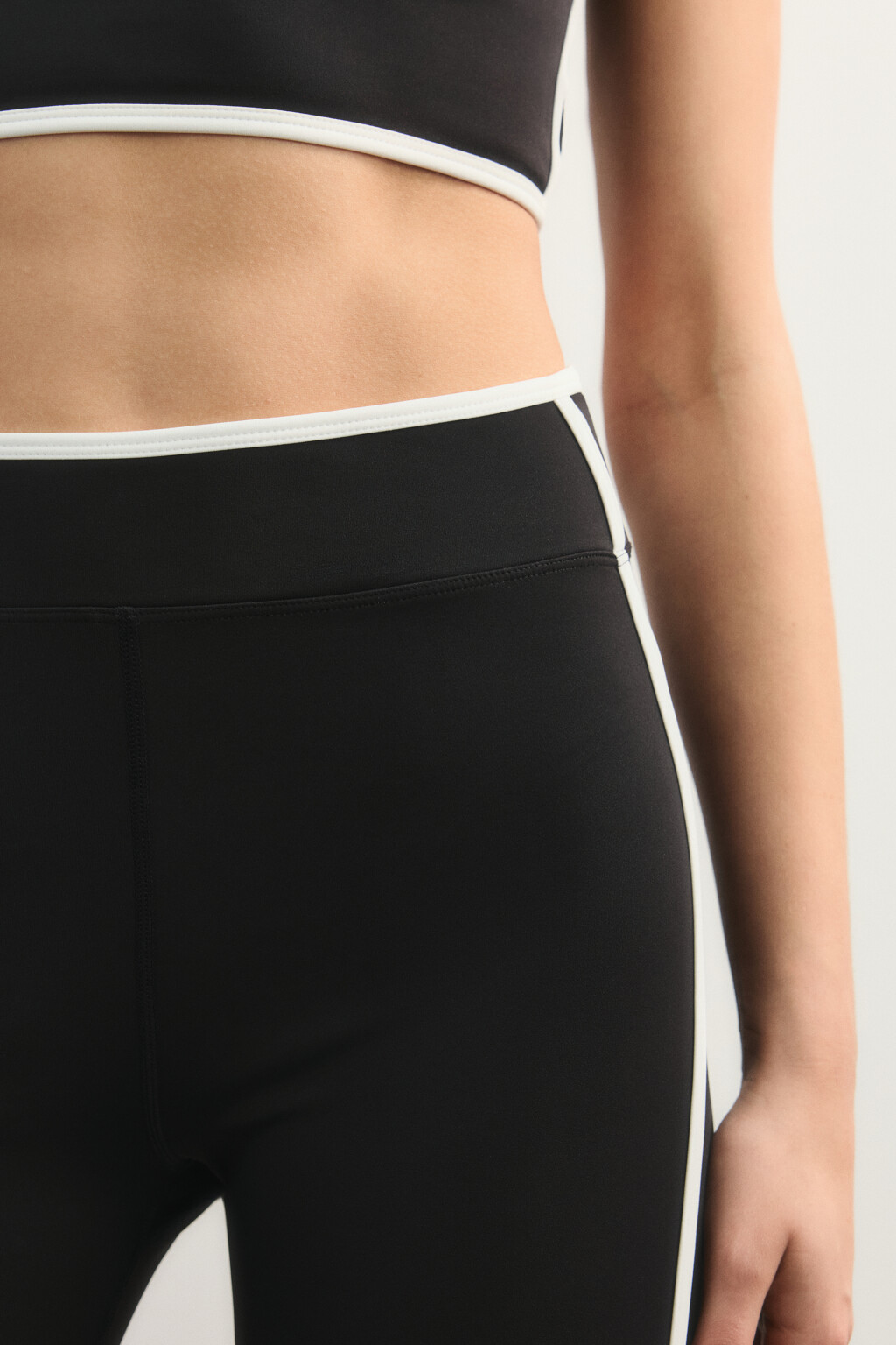 Шорты-велосипедки спортивные с лампасами - цвет черный - 6