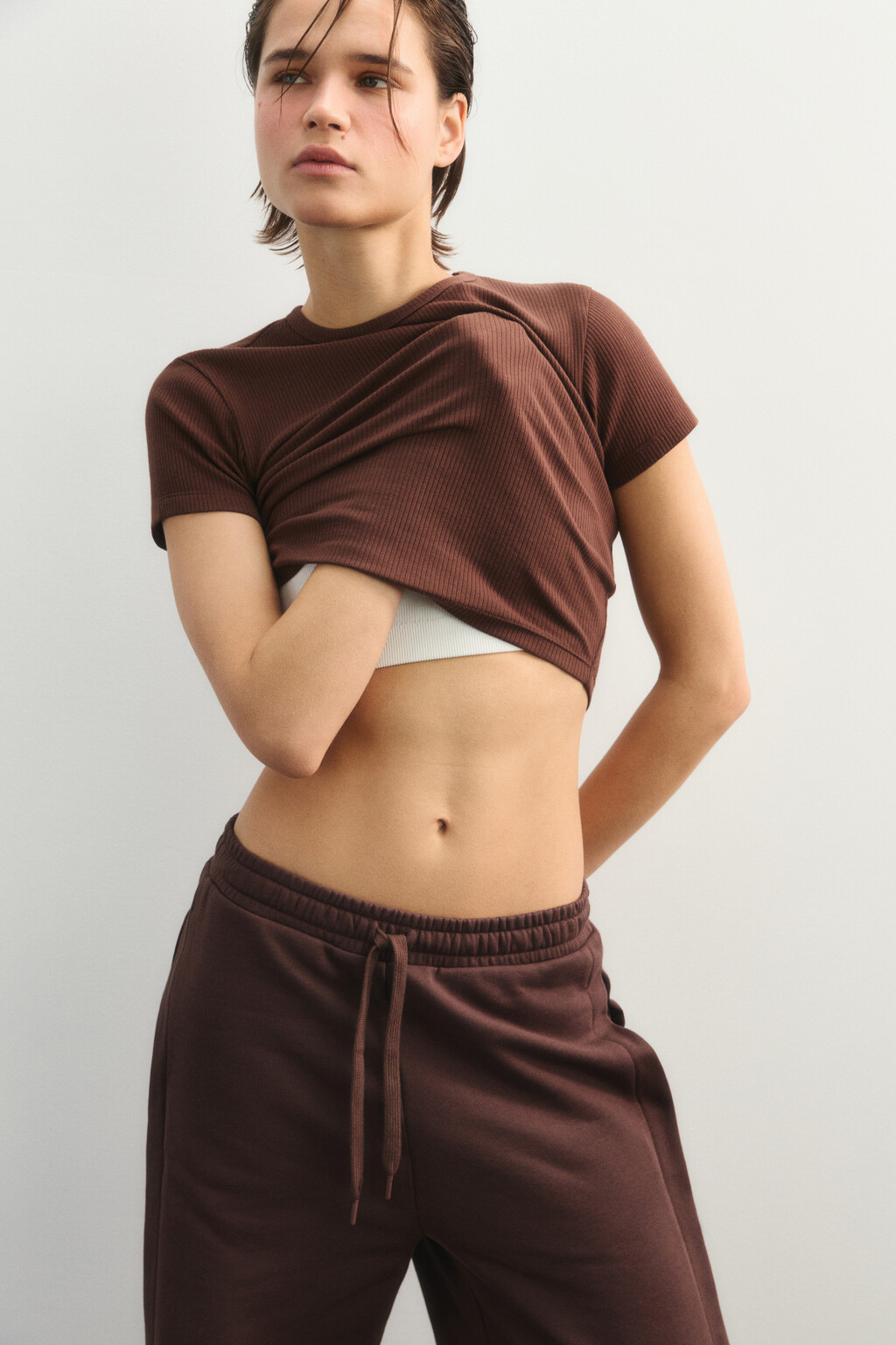 Футболка спортивная облегающая в рубчик - цвет коричневый - 1