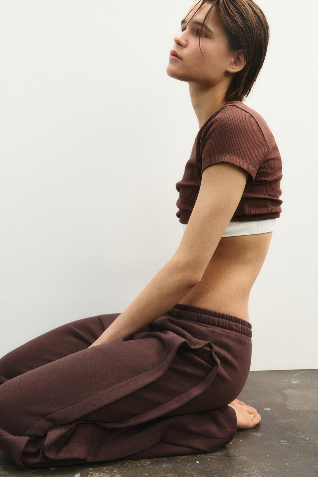 Футболка спортивная облегающая в рубчик - цвет коричневый - 2