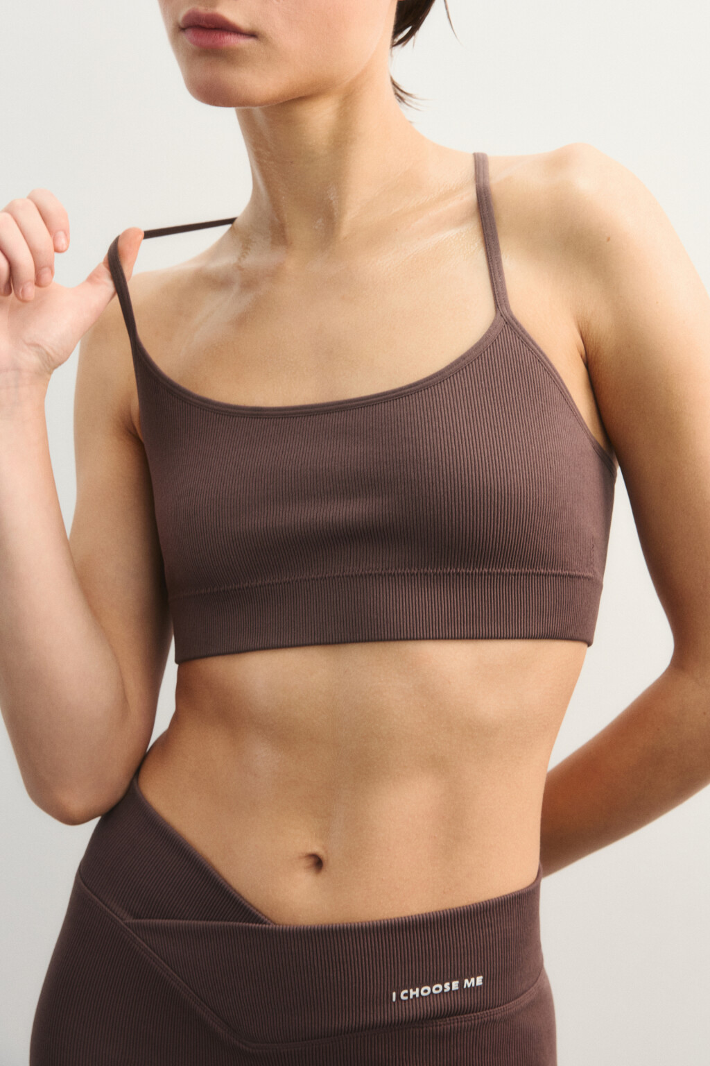 Бюстгальтер-топ спортивный в рубчик - цвет коричневый - 6