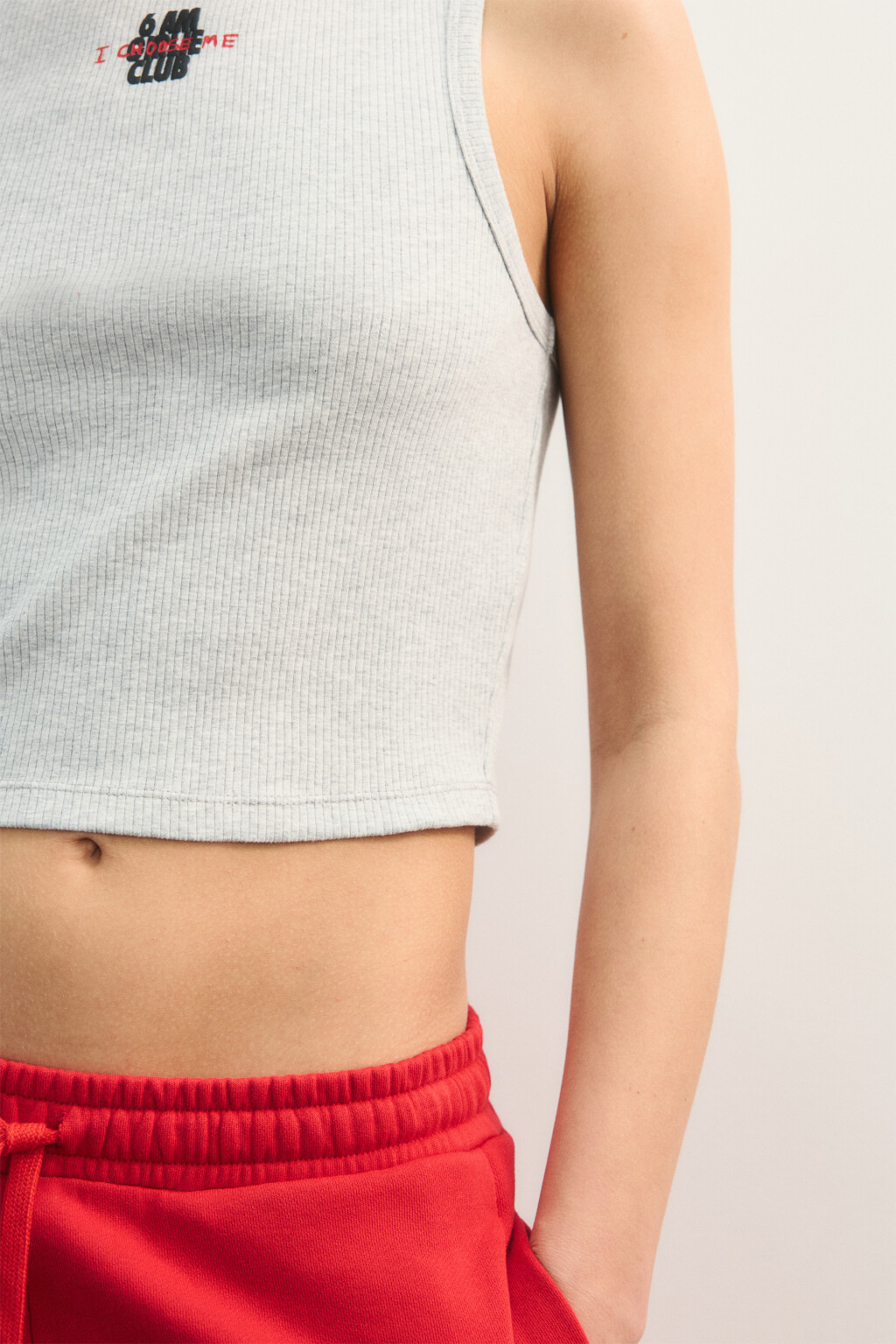 Майка-топ спортивная облегающая в рубчик - цвет серый - 6